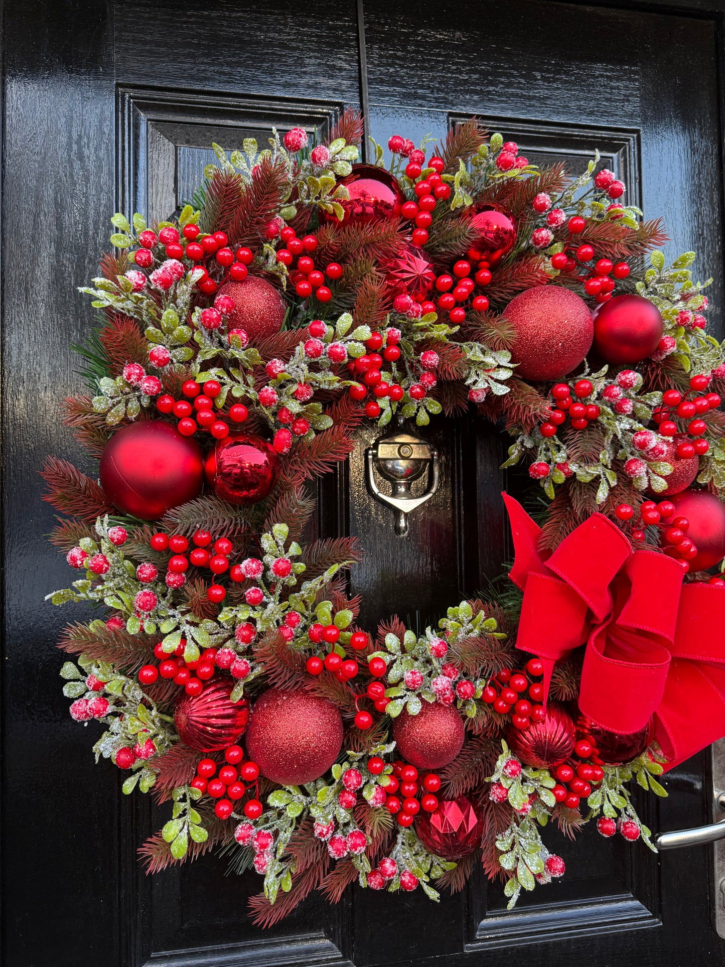65cm DELUXE WINTER RED VERY BERRY BAUBLE WREATH