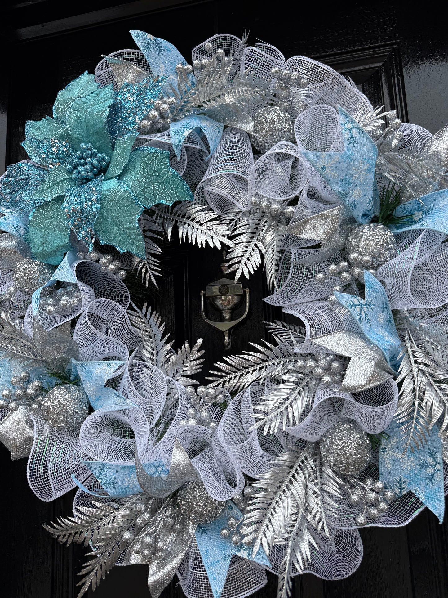 65cm ICE BLUE POINSETTIA MESH MIXED WREATH