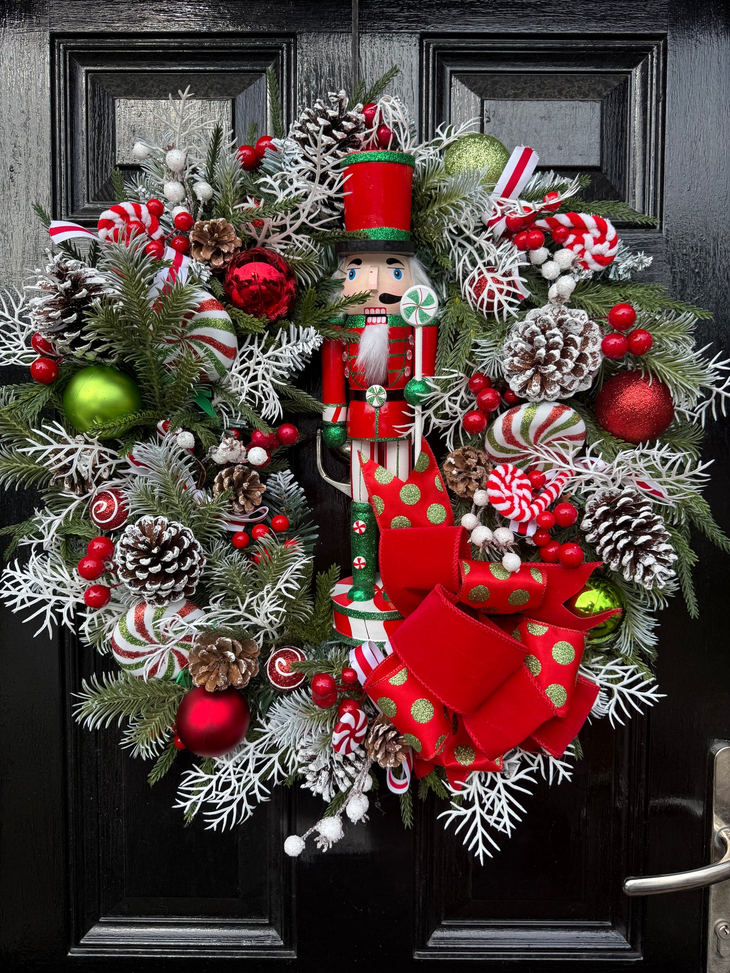 65cm FROSTED GREEN/RED NUTCRACKER CANDY CANE MIXED WREATH - IMMEDIATE DESPATCH