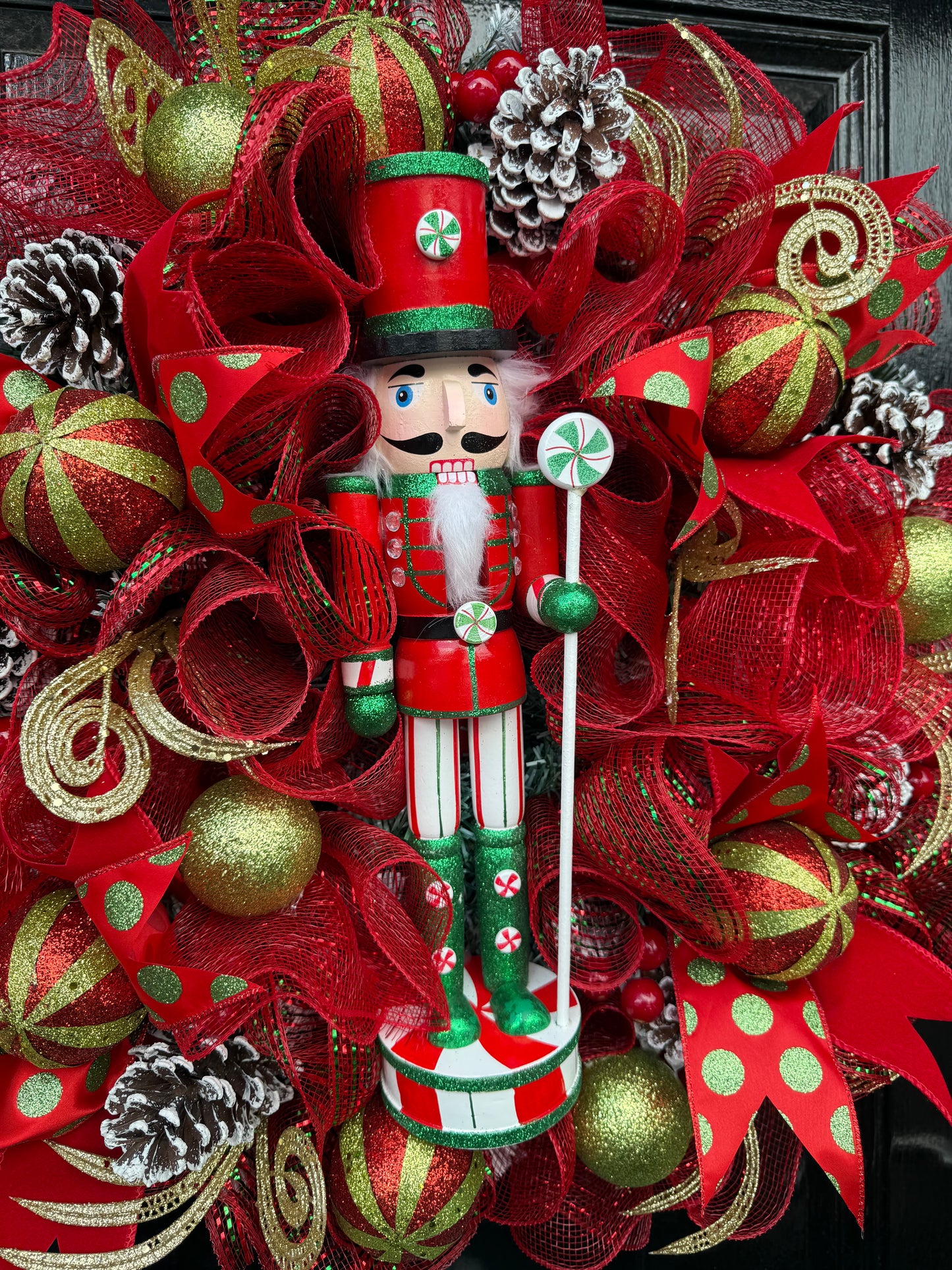 65cm SUPER DELUXE NUTCRACKER RED/GREEN/ GOLD BAUBLE FULL WREATH
