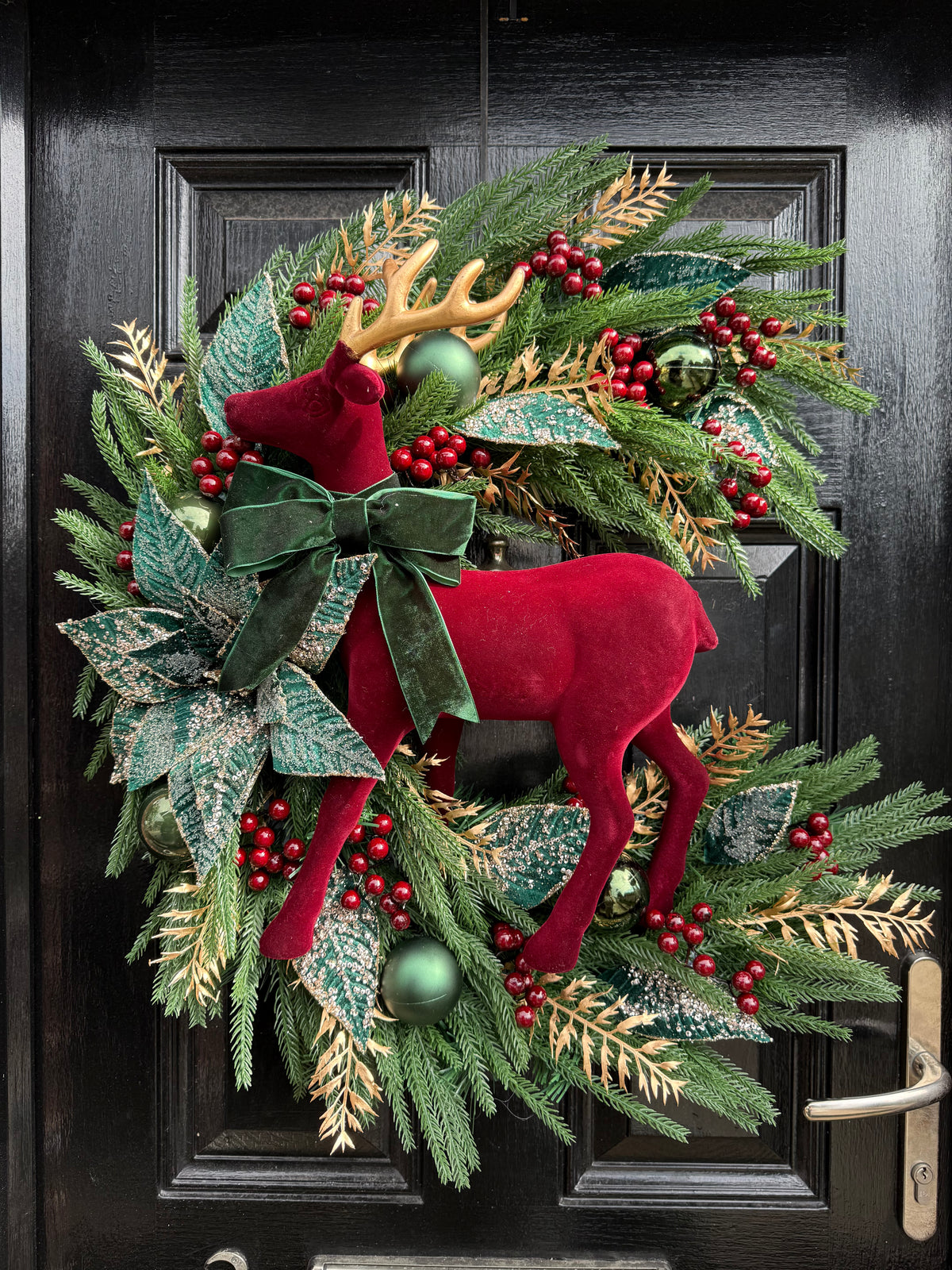 65cm DELUXE MOON LARGE STAG BOW WREATH TRADITIONAL RED, GREEN & GOLD