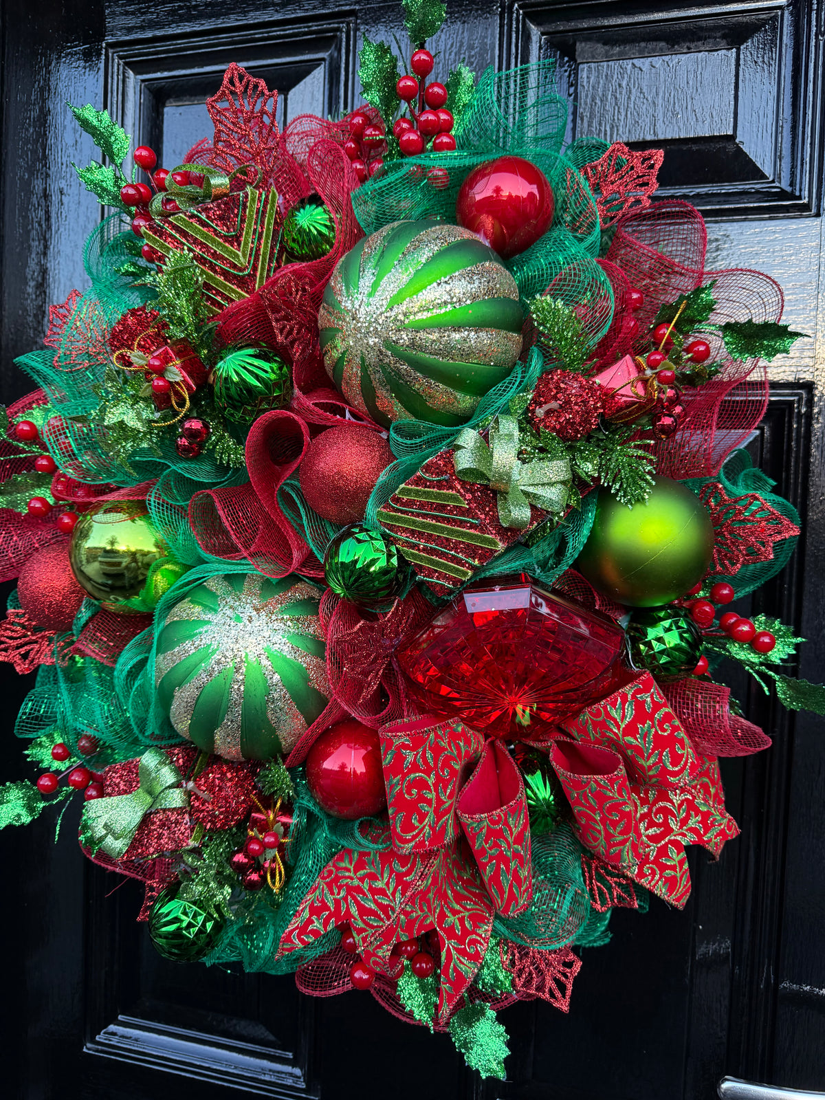55cm TRADITIONAL SPARKLE JEWEL BAUBLE WREATH