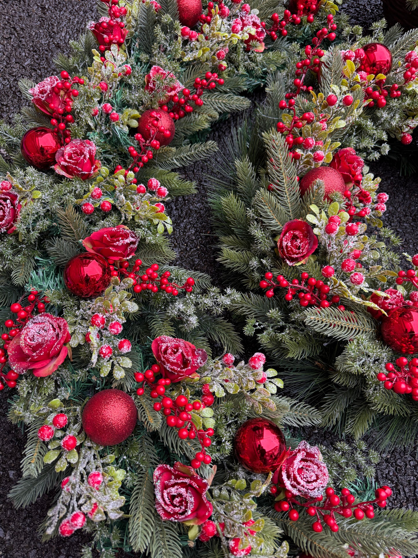 CHRISTMAS DEAL MATCHING WREATH, GARLAND & HANGING BASKET RED TRADITIONAL