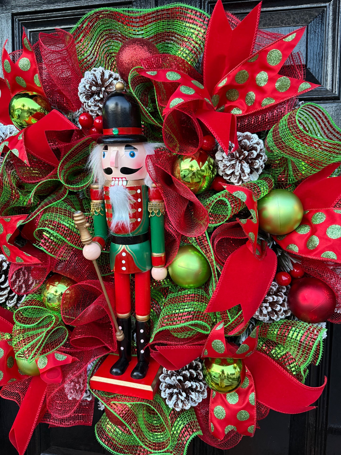 65cm RED/GREEN MESH NUTCRACKER MIXED WREATH - IMMEDIATE DESPATCH