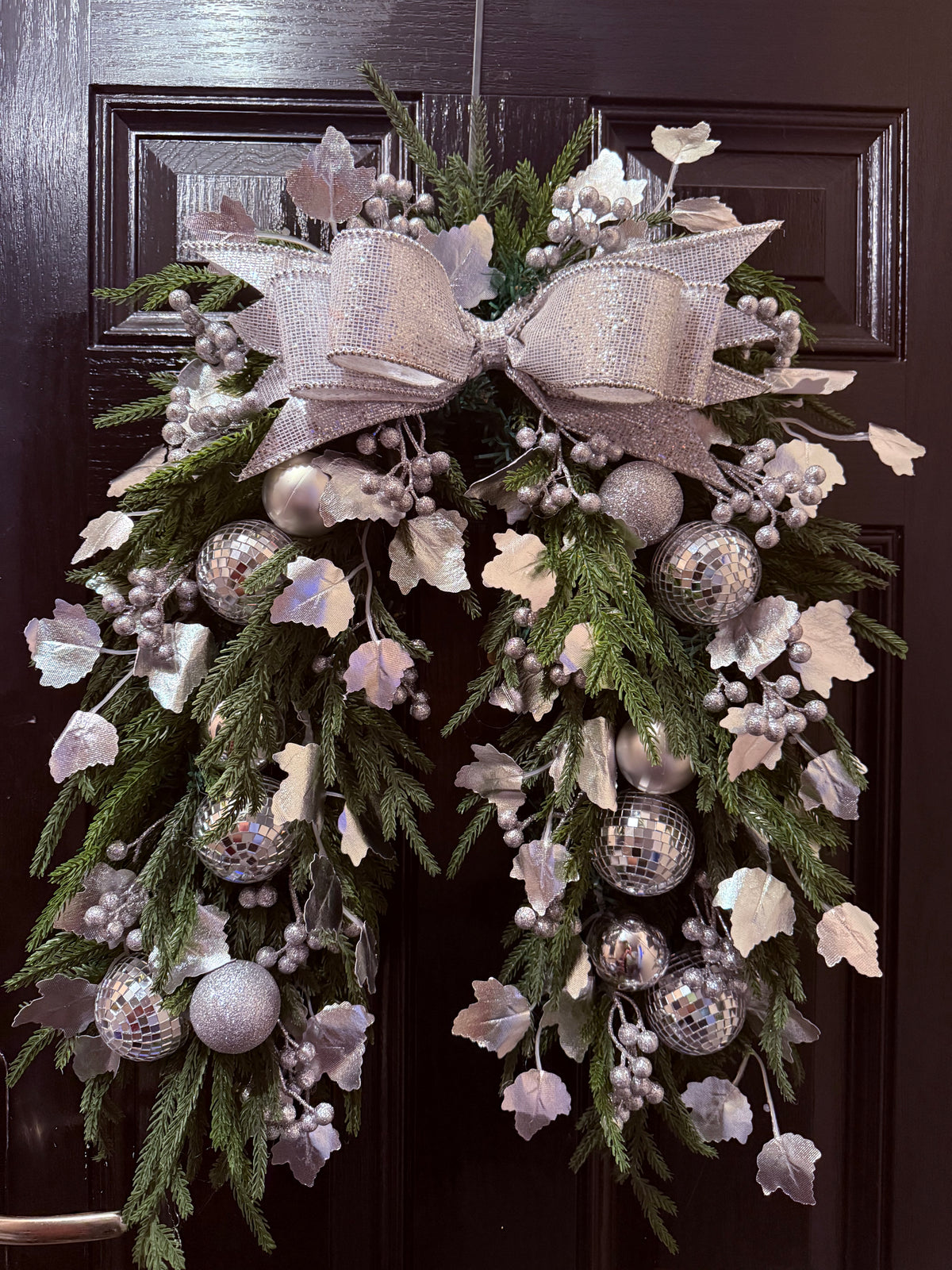 DELUXE SILVER MIRRORBALL FOLIAGE BERRY MIX HORSESHOE SWAG
