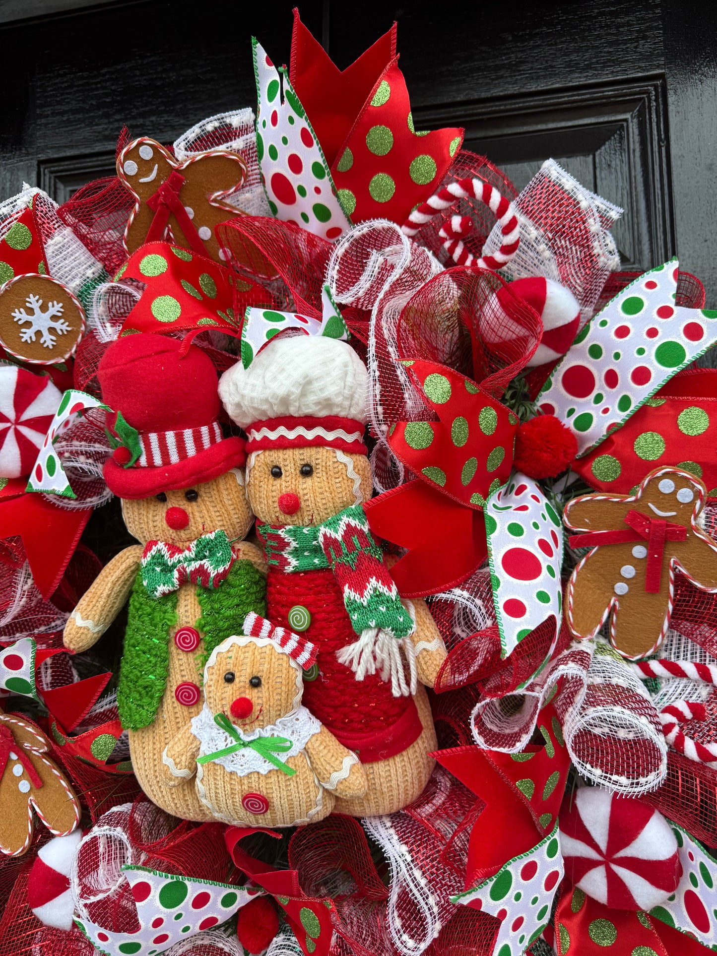 65cm DELUXE GINGERBREAD FAMILY CANDY MIXED WREATH - MID OCTOBER DESPATCH