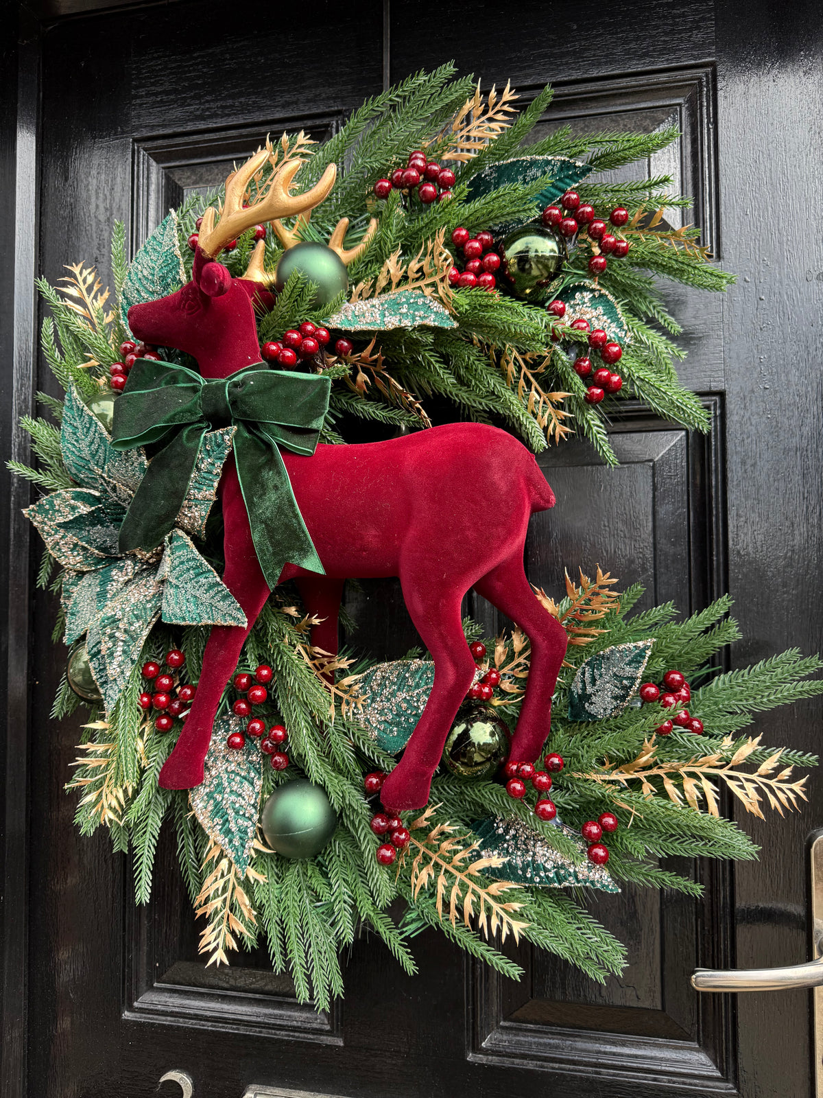 65cm DELUXE MOON LARGE STAG BOW WREATH TRADITIONAL RED, GREEN & GOLD