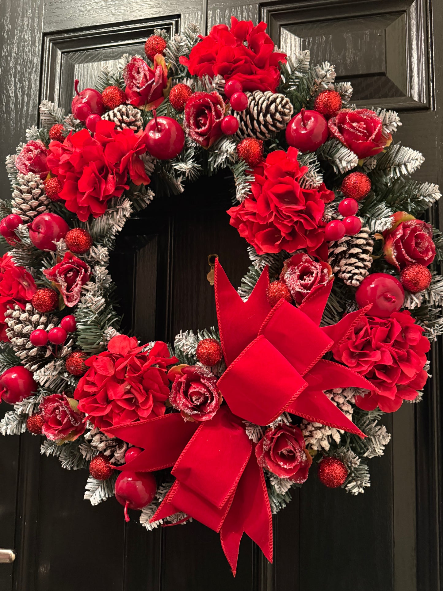 60cm DELUXE FOLIAGE TRADITIONAL APPLE FROSTED ROSE VERY BERRY WREATH - IMMEDIATE DESPATCH