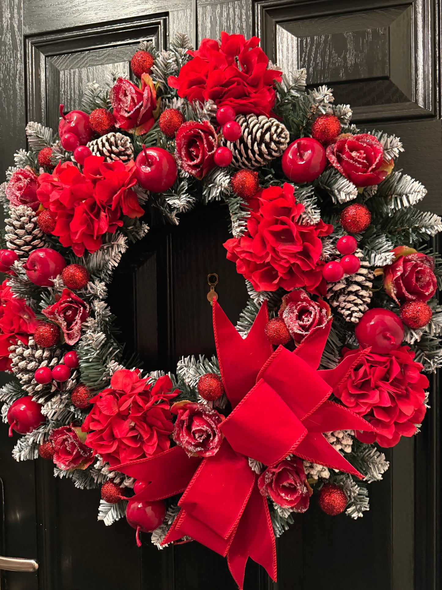 60cm DELUXE FOLIAGE TRADITIONAL APPLE FROSTED ROSE VERY BERRY WREATH - IMMEDIATE DESPATCH