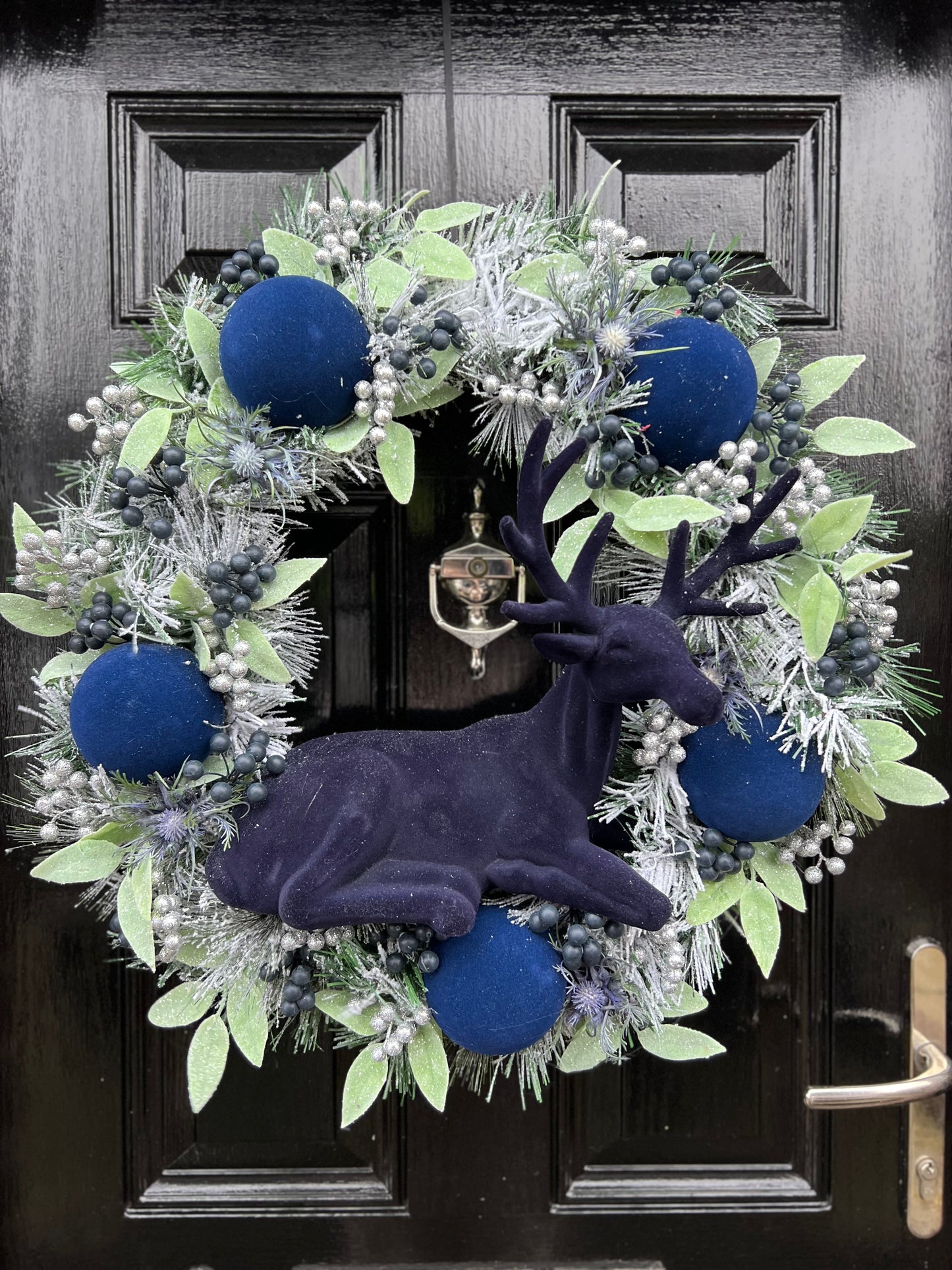 60cm FROSTED MIDNIGHT BLUE STAG DELUXE WREATH