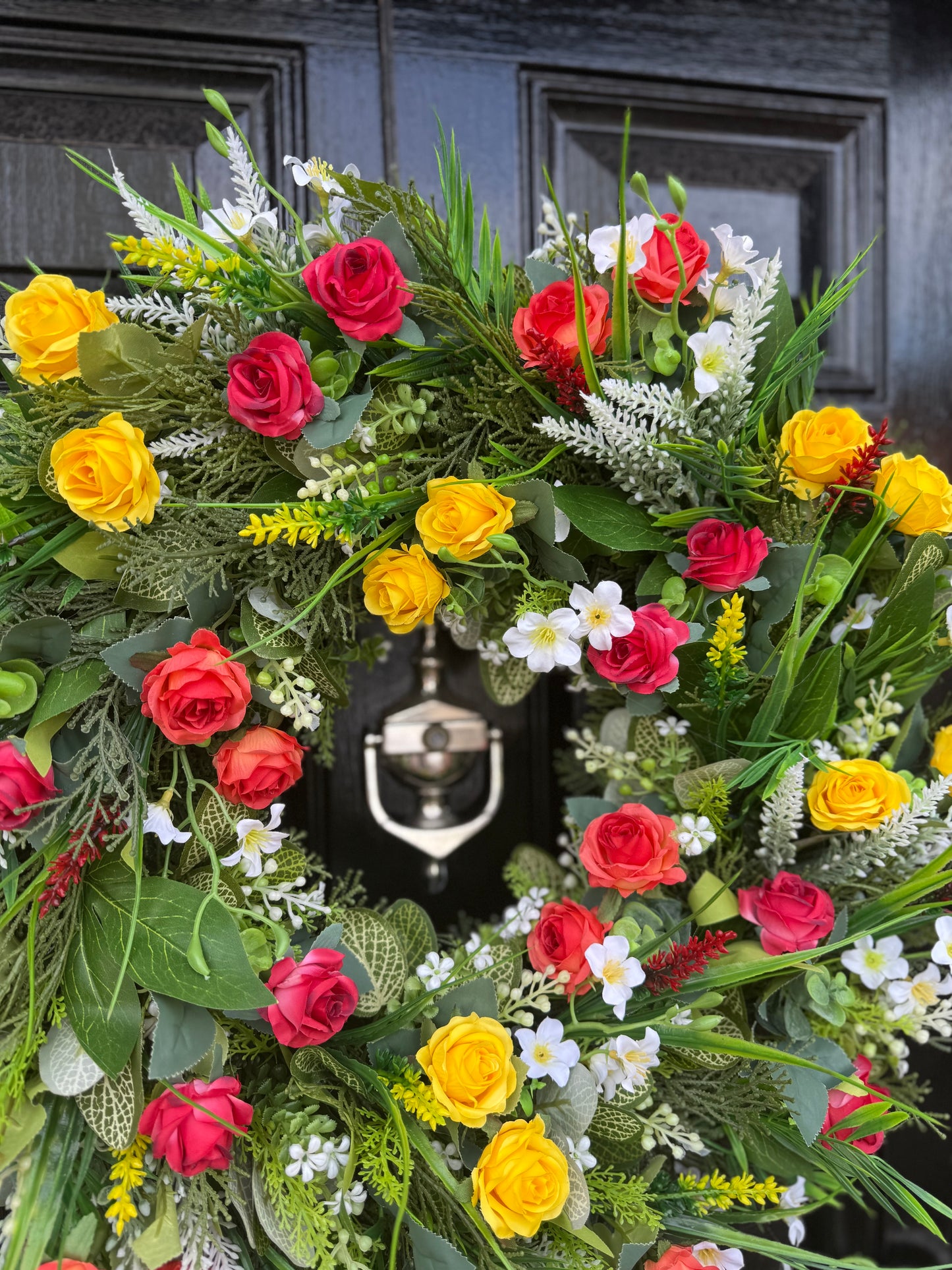 60cm DELUXE THICK FOLIAGE AND MIXED ROSE WREATH