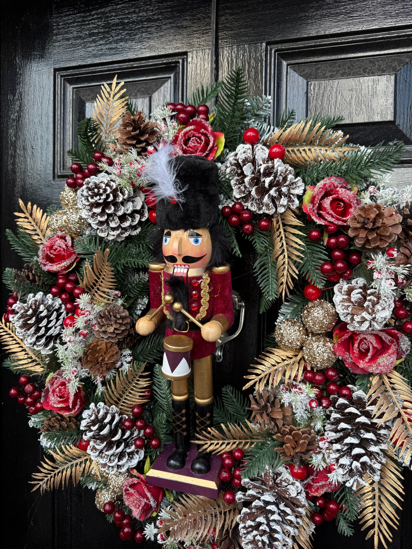 60cm BURGUNDY GOLD TRADITIONAL NUTCRACKER WREATH - IMMEDIATE DESPATCH