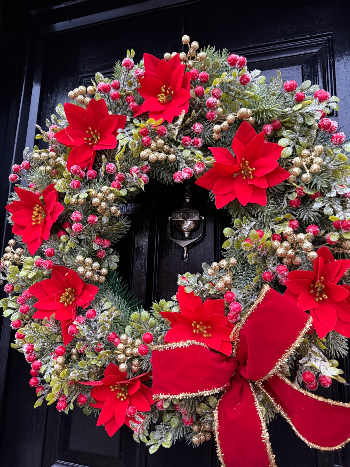 65cm FROSTED WINTER VERY BERRY RED POINSETTIA  MIXED FOLIAGE WREATH