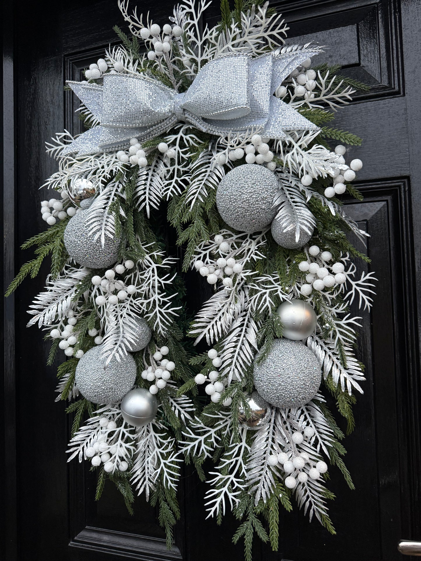 DELUXE SILVER GLITTER MIX WHITE  BERRY HORSESHOE SWAG - DESPATCH WITHIN 7 DAYS