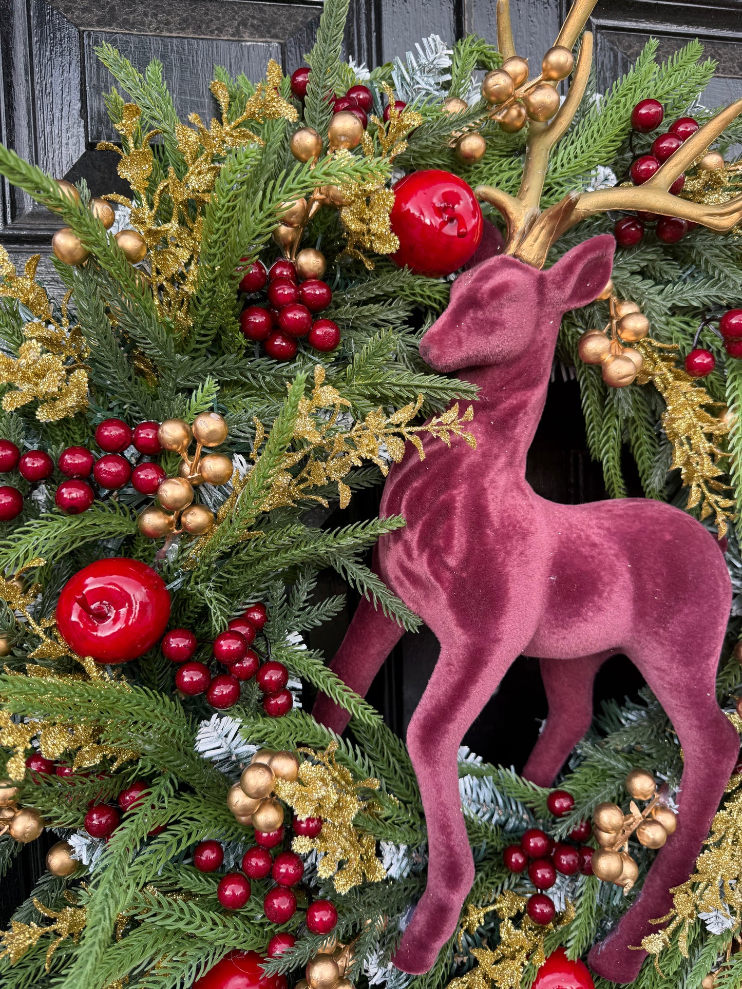 60cm DELUXE BURGUNDY/GOLD FOLIAGE STAG WREATH