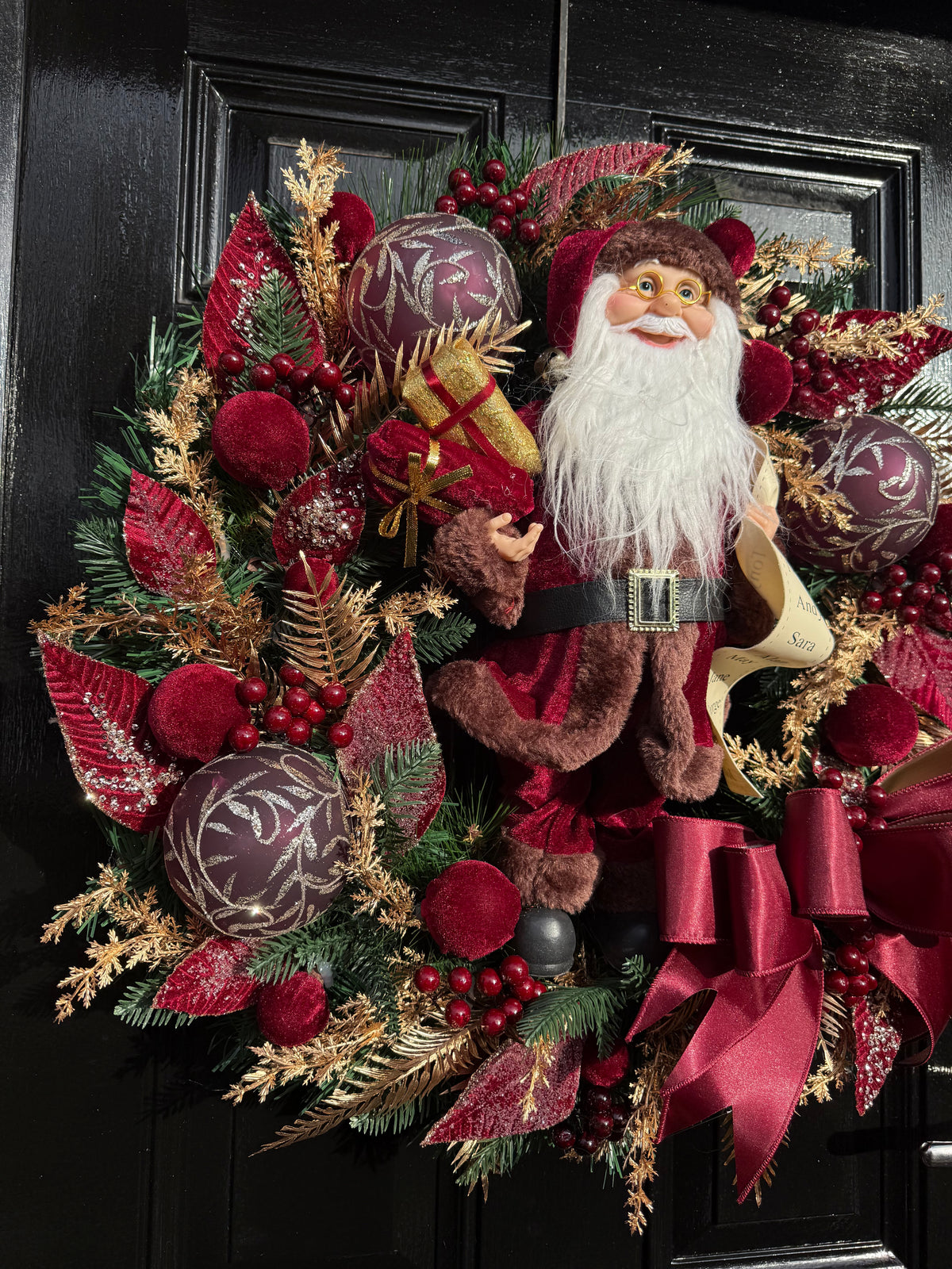 65cm DELUXE TRADITIONAL BURGUNDY & GOLD SANTA MIXED WREATH