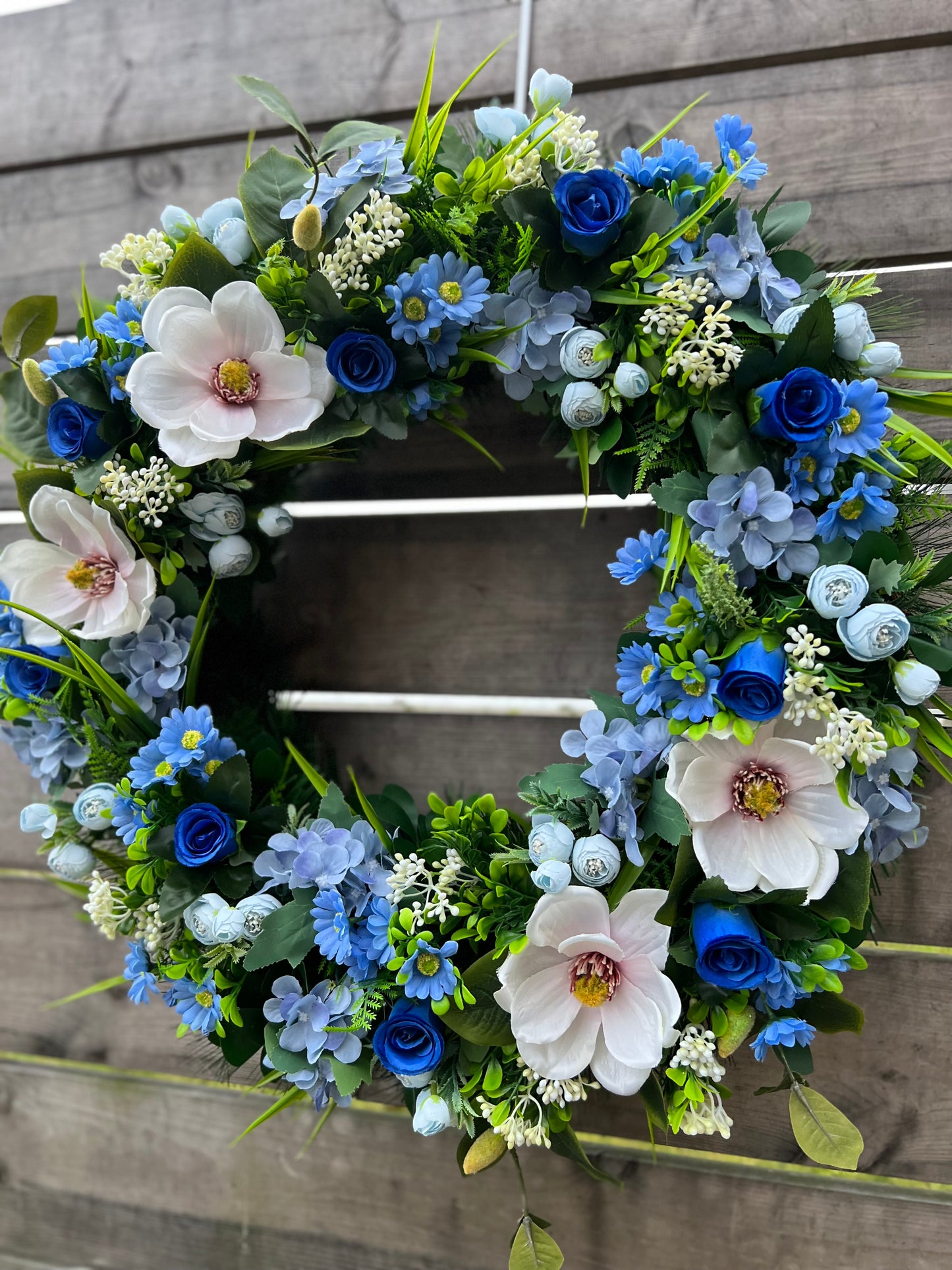 65cm BLUE/IVORY MAGNOLIA FOLIAGE DELUXE MIX WREATH