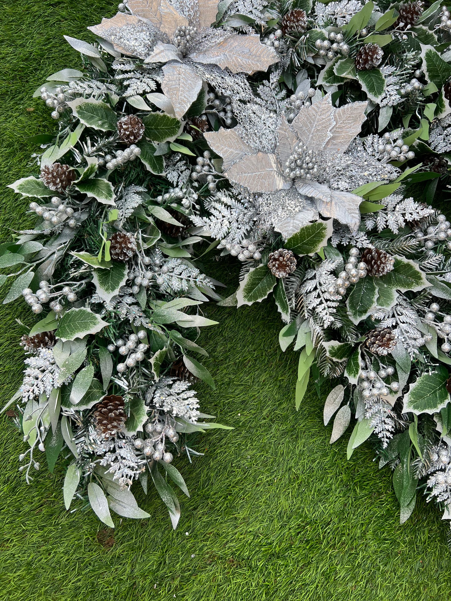 ***DESPATCH END 1st week of December *** MATCHING DOOR SWAG AND 1.25metre GARLAND