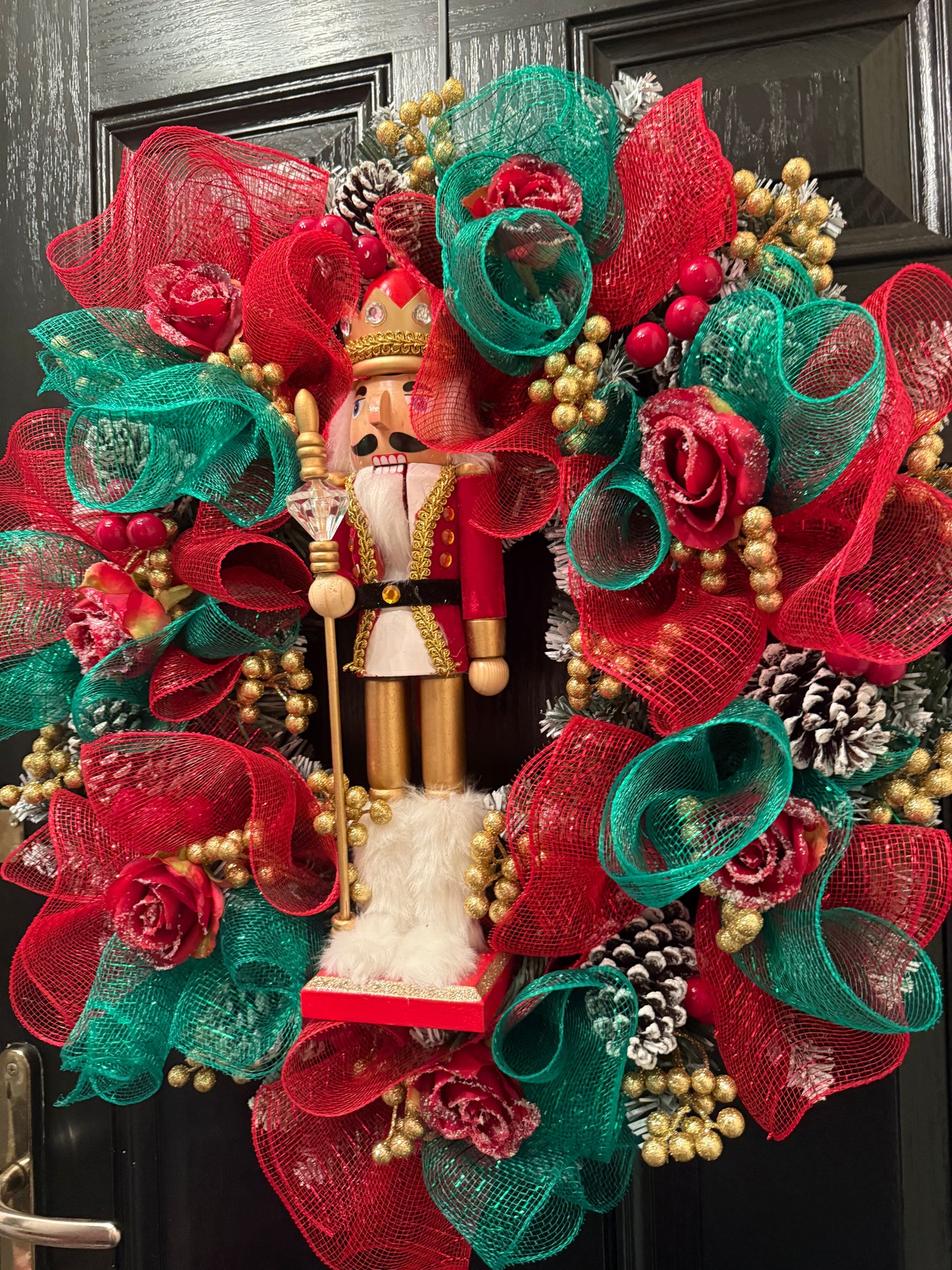 60cm FROSTED NUTCRACKER RED/GREEN MIXED WREATH - IMMEDIATE DESPATCH