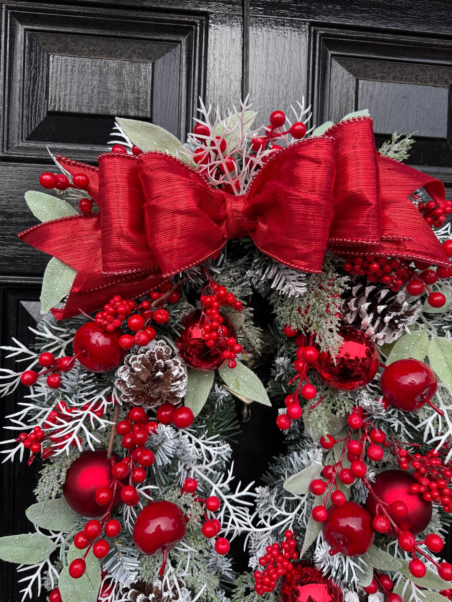 DELUXE RED FROSTED FOLIAGE HORSESHOE SWAG
