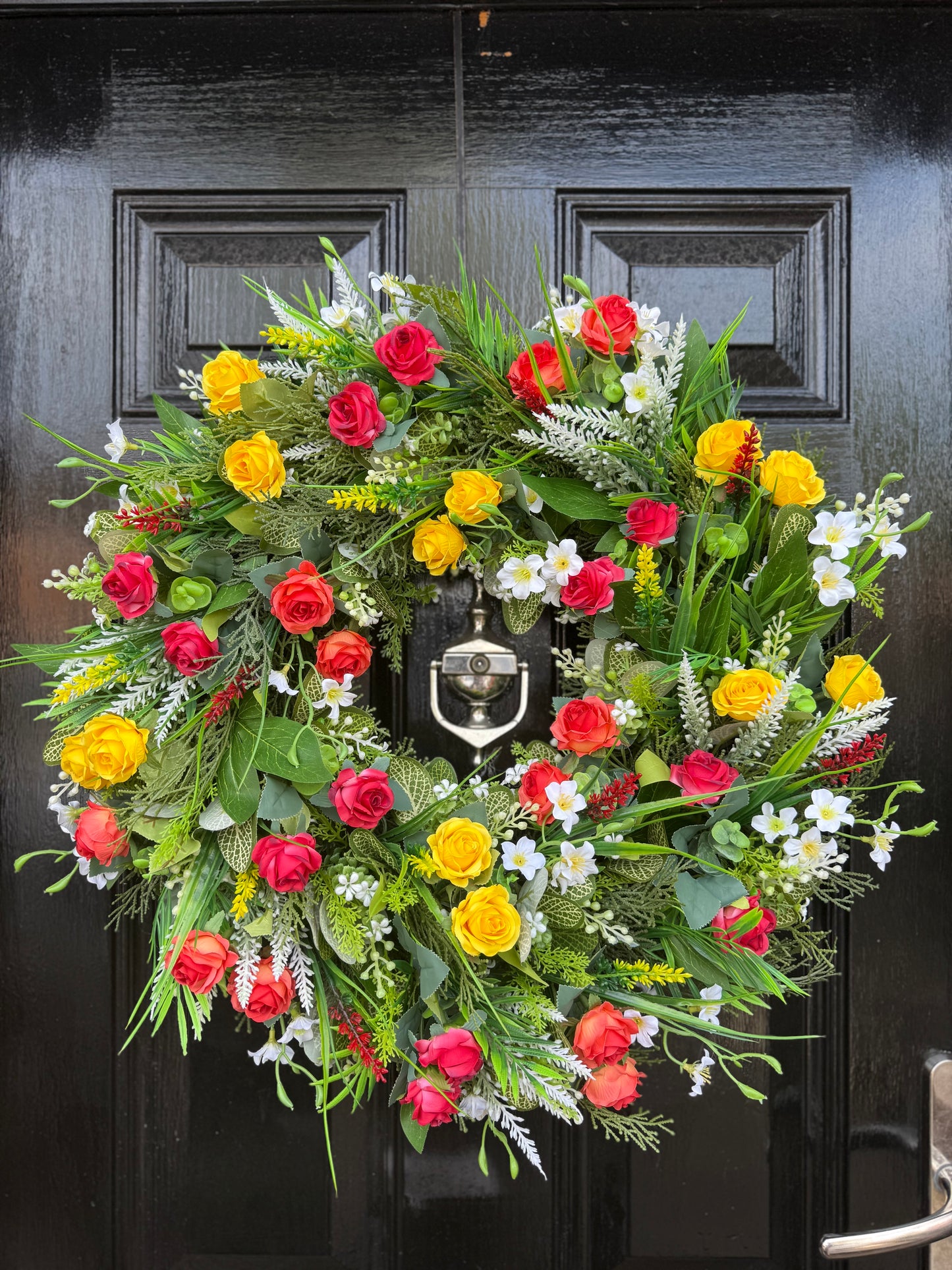 60cm DELUXE THICK FOLIAGE AND MIXED ROSE WREATH