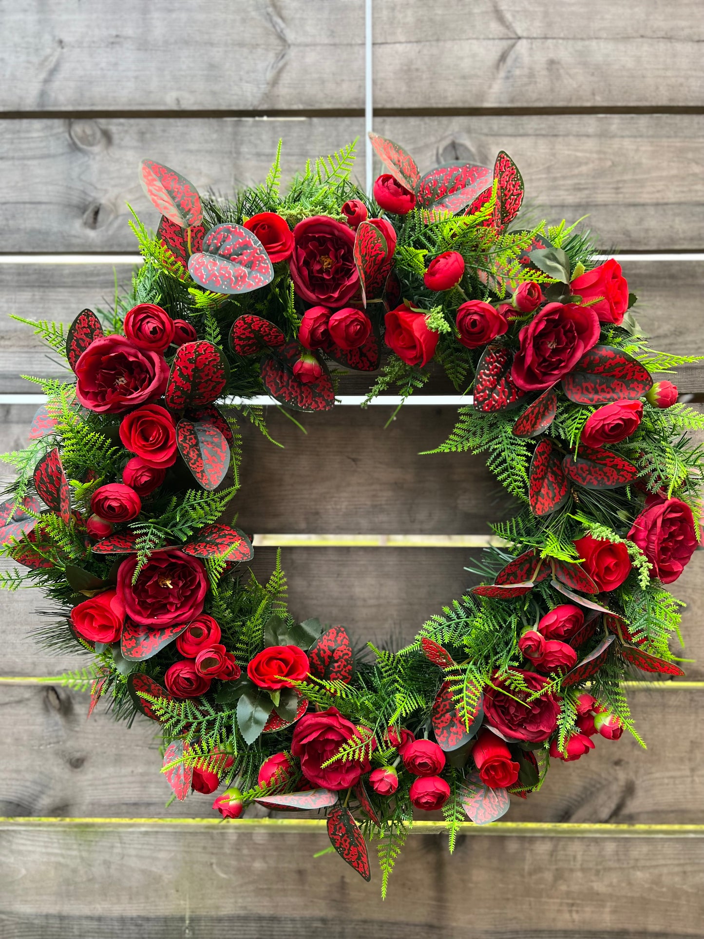 65cm RED FOLIAGE DELUXE MIX WREATH