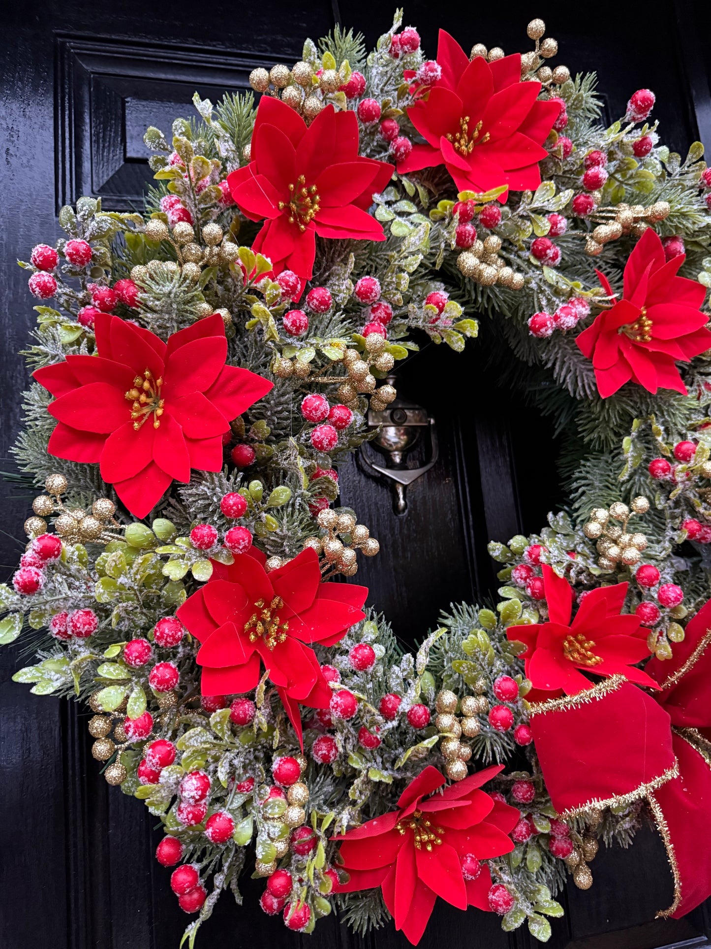 65cm FROSTED WINTER VERY BERRY RED POINSETTIA  MIXED FOLIAGE WREATH