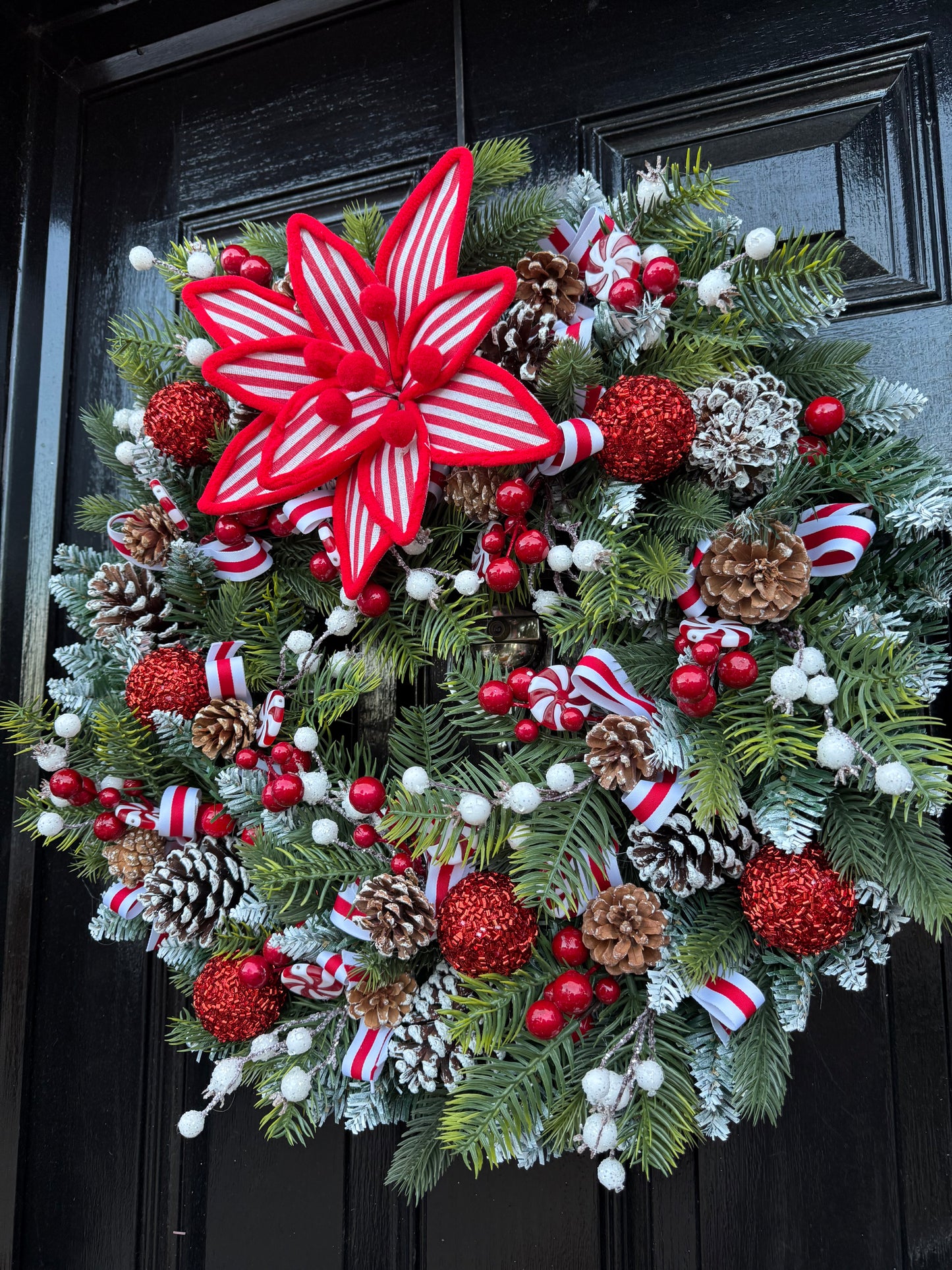 60cm DELUXE TRADITIONAL GREEN / RED POINSETTIA WREATH