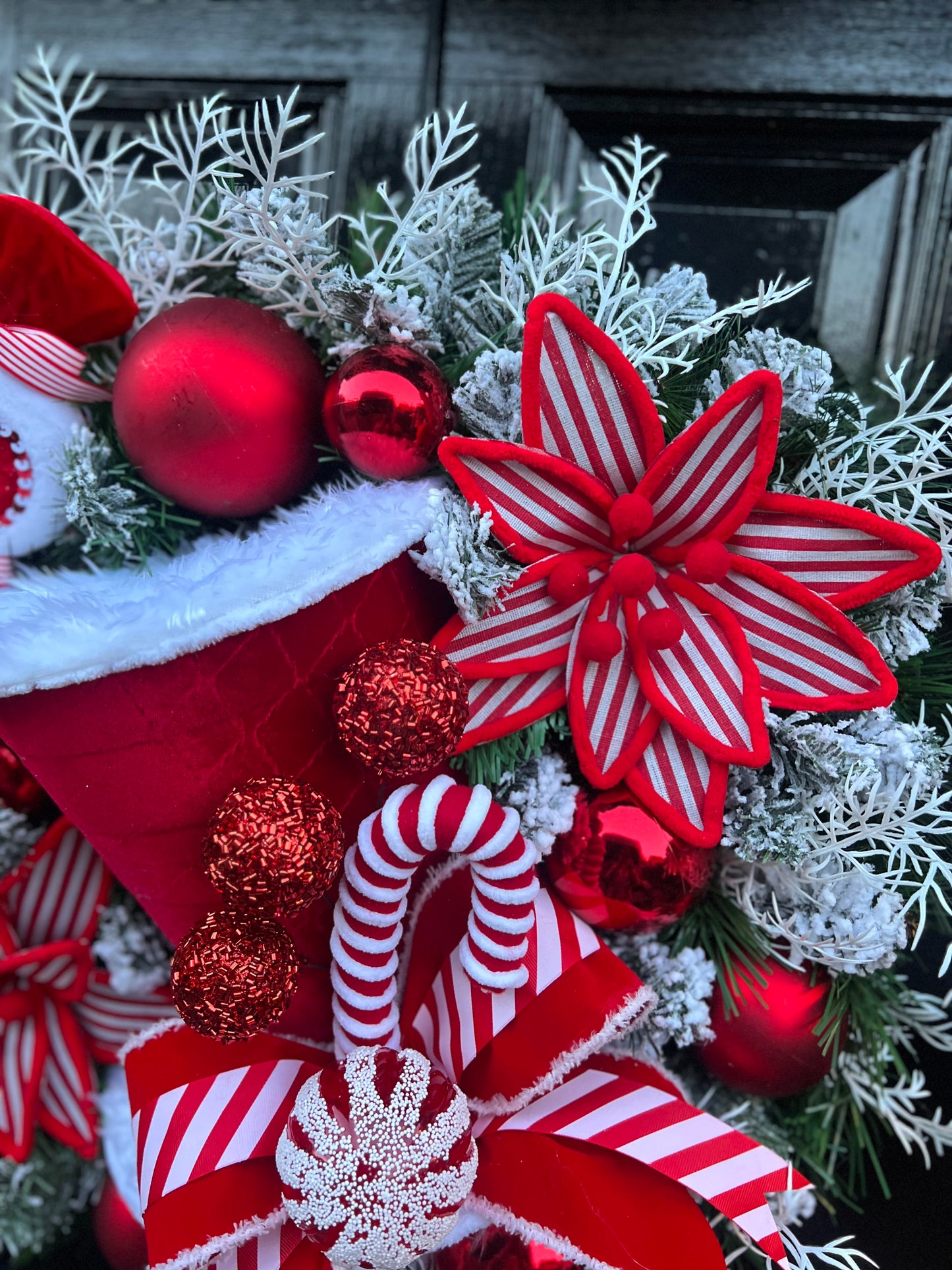 65cm SUPER DELUXE GIANT CANDY TOP HAT WREATH RED/WHITE - **DESPATCH END 1st week DECEMBER**