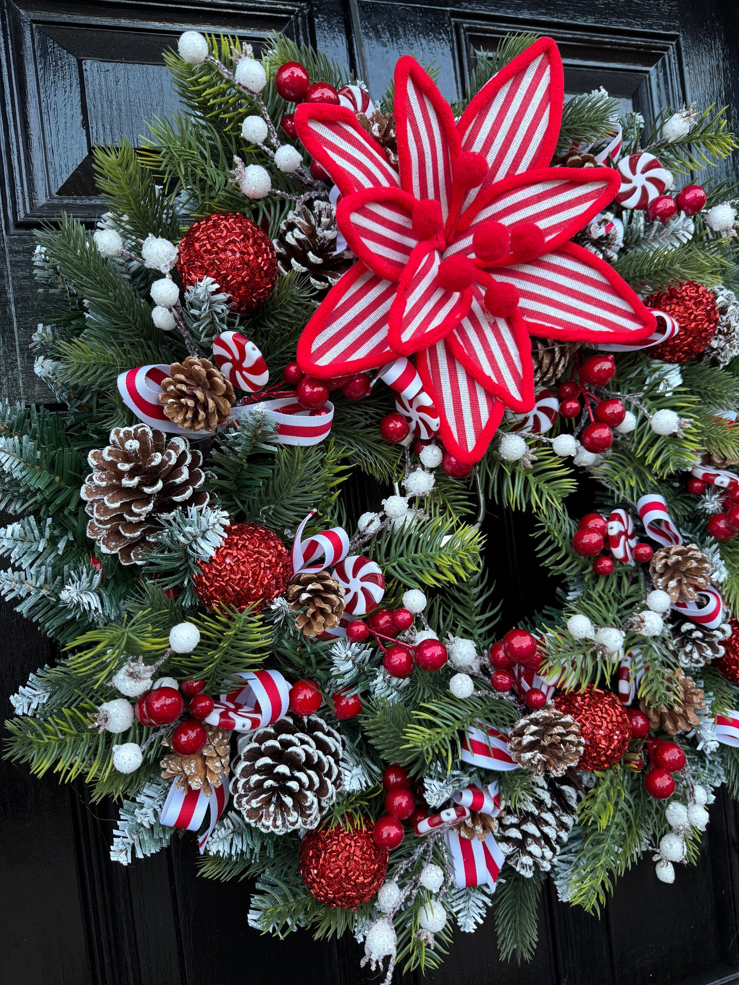 60cm DELUXE TRADITIONAL GREEN / RED POINSETTIA WREATH