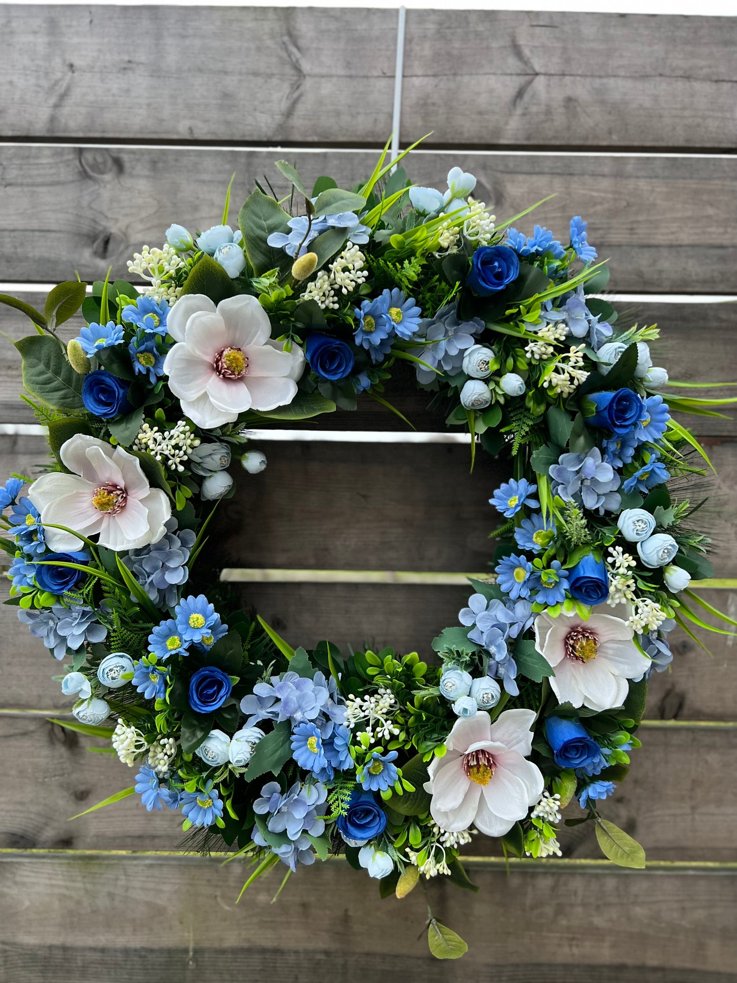 65cm BLUE/IVORY MAGNOLIA FOLIAGE DELUXE MIX WREATH