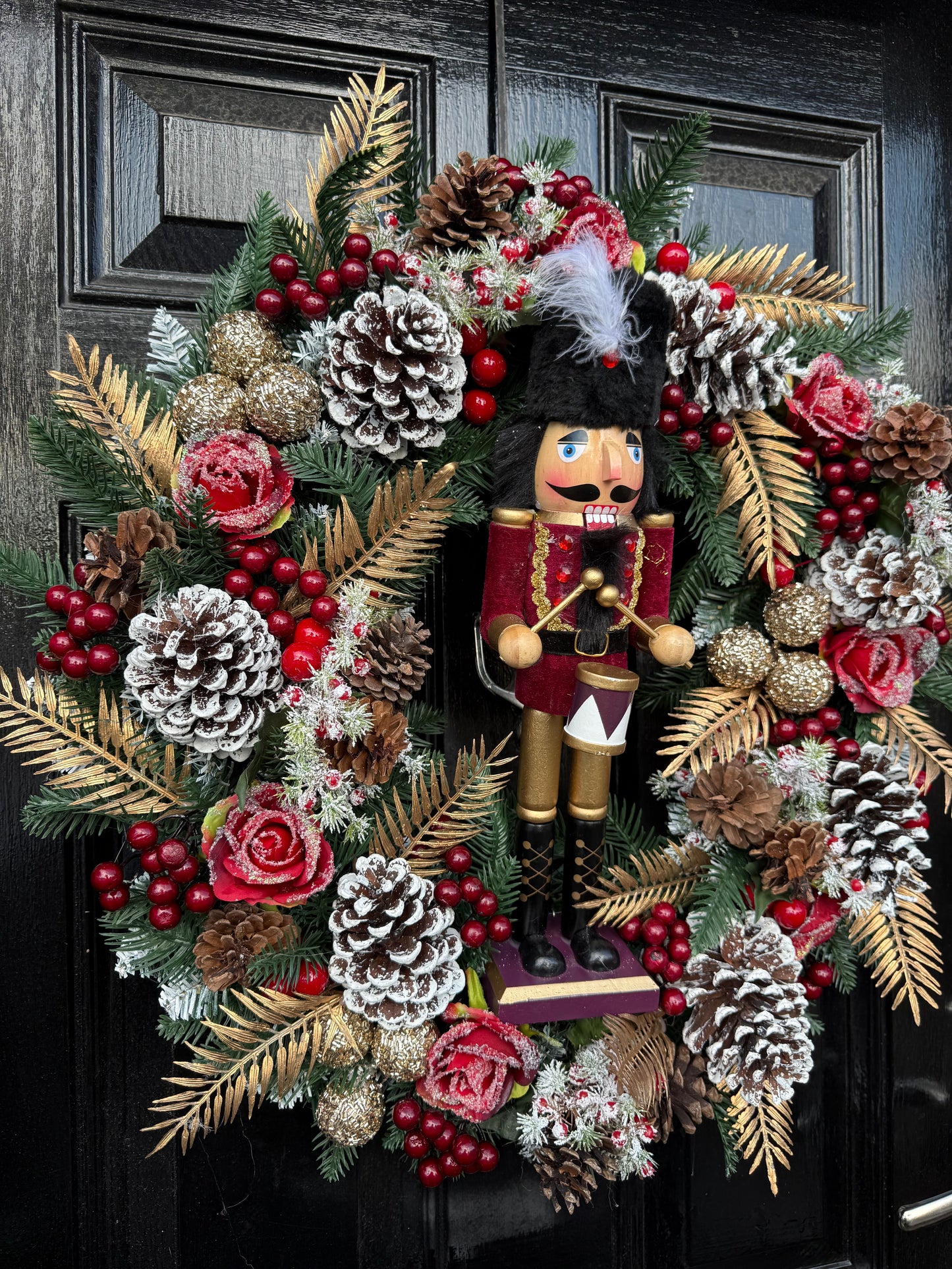 60cm BURGUNDY GOLD TRADITIONAL NUTCRACKER WREATH - IMMEDIATE DESPATCH