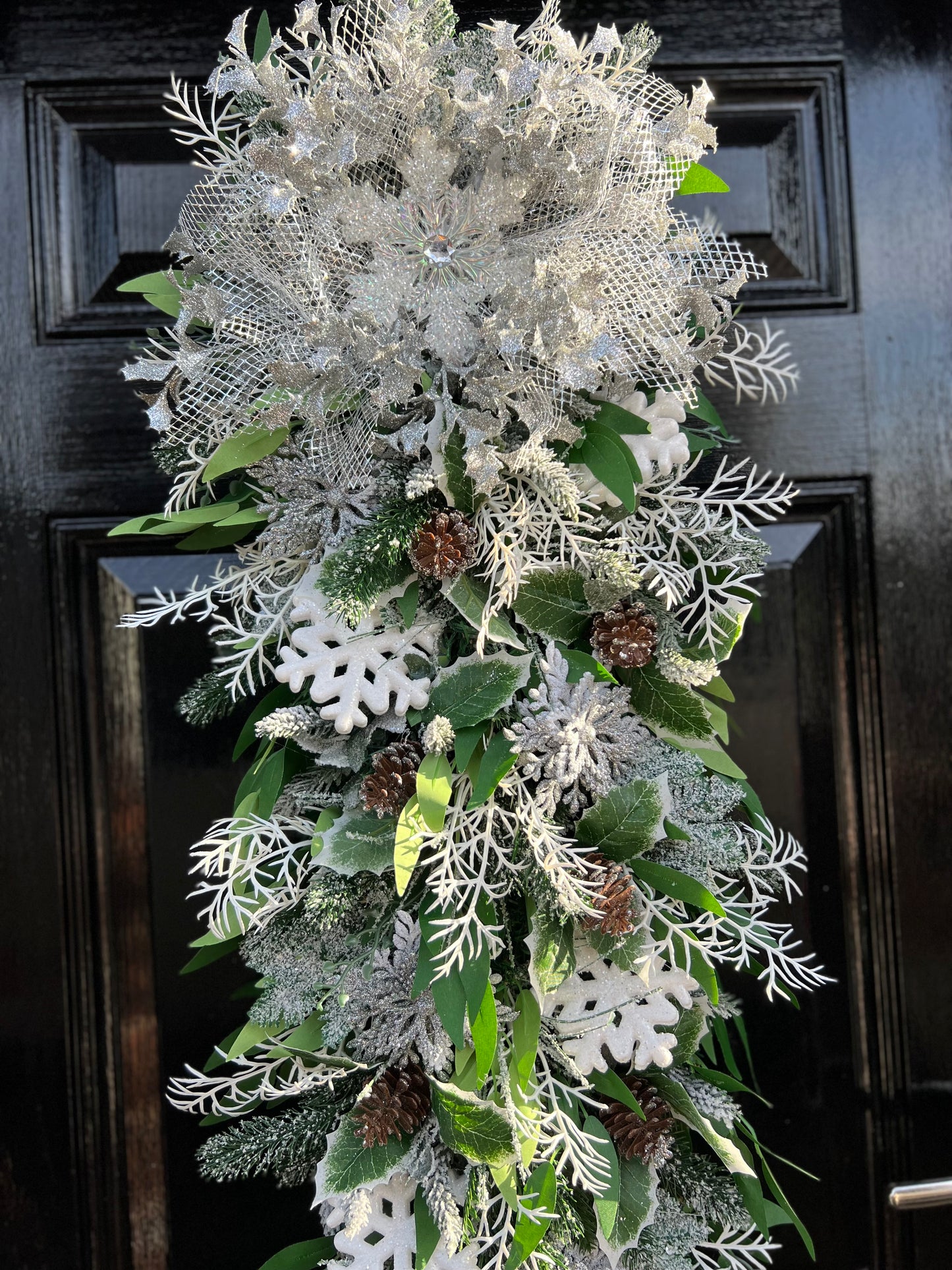 CHRISTMAS SILVER/WHITE SNOWFLAKE DOOR SWAG - IMMEDIATE DESPATCH