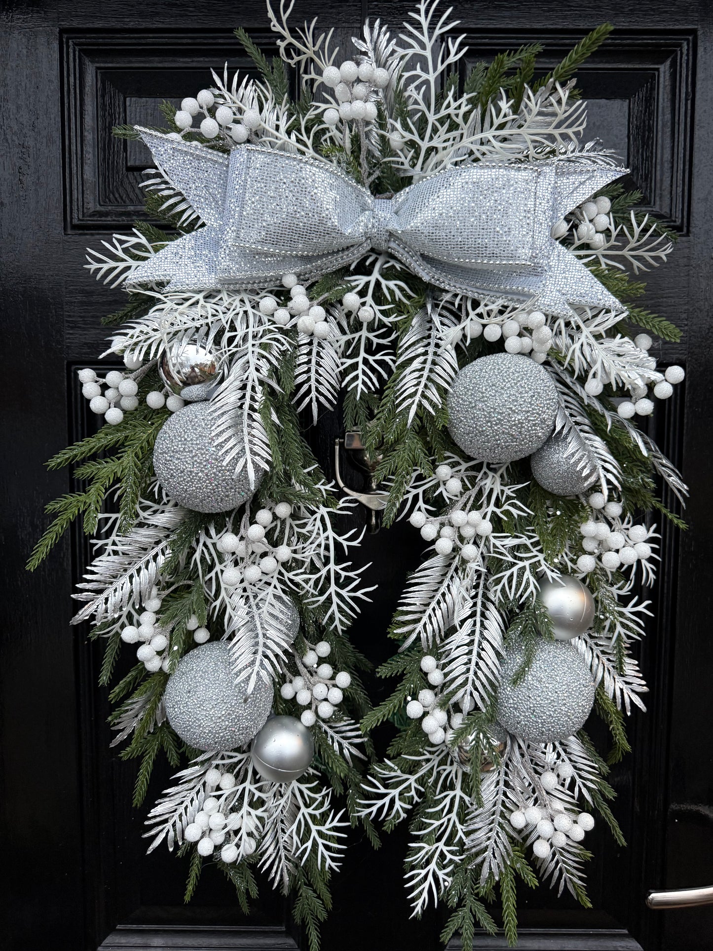 DELUXE SILVER GLITTER MIX WHITE  BERRY HORSESHOE SWAG - DESPATCH WITHIN 7 DAYS