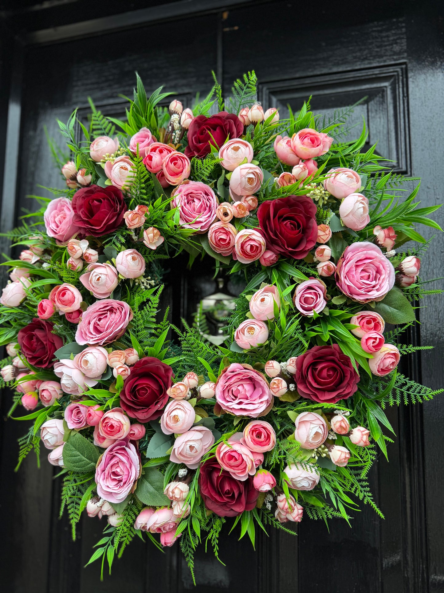 60cm DELUXE THICK FOLIAGE AND MIXED MIXED PINK / BURGUNDY RANUNCULUS ROSE WREATH