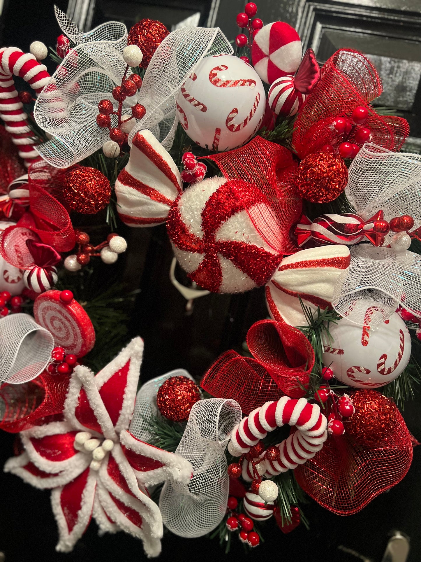 ***PRE ORDER -DESPATCH END 1ST WEEK DECEMBER*** 65cm DELUXE WREATH MESH RED WHITE CANDY