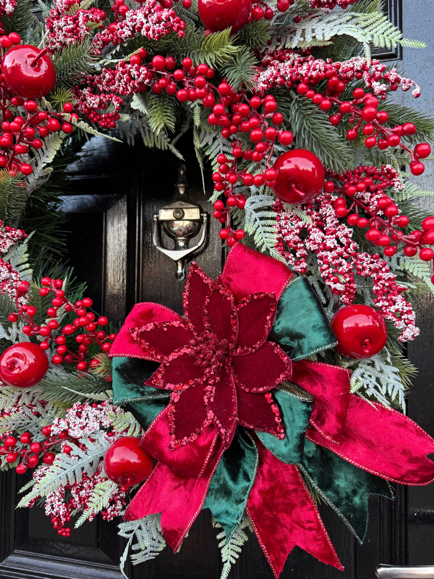 65cm DELUXE TRADITIONAL GREEN / RED POINSETTIA WREATH
