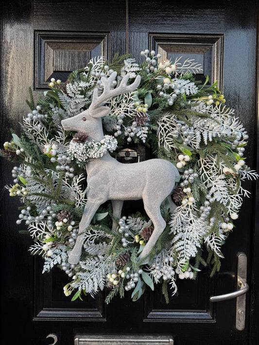 65cm SUPER DELUXE SILVER / WHITE GLITTER STAG FULL WREATH