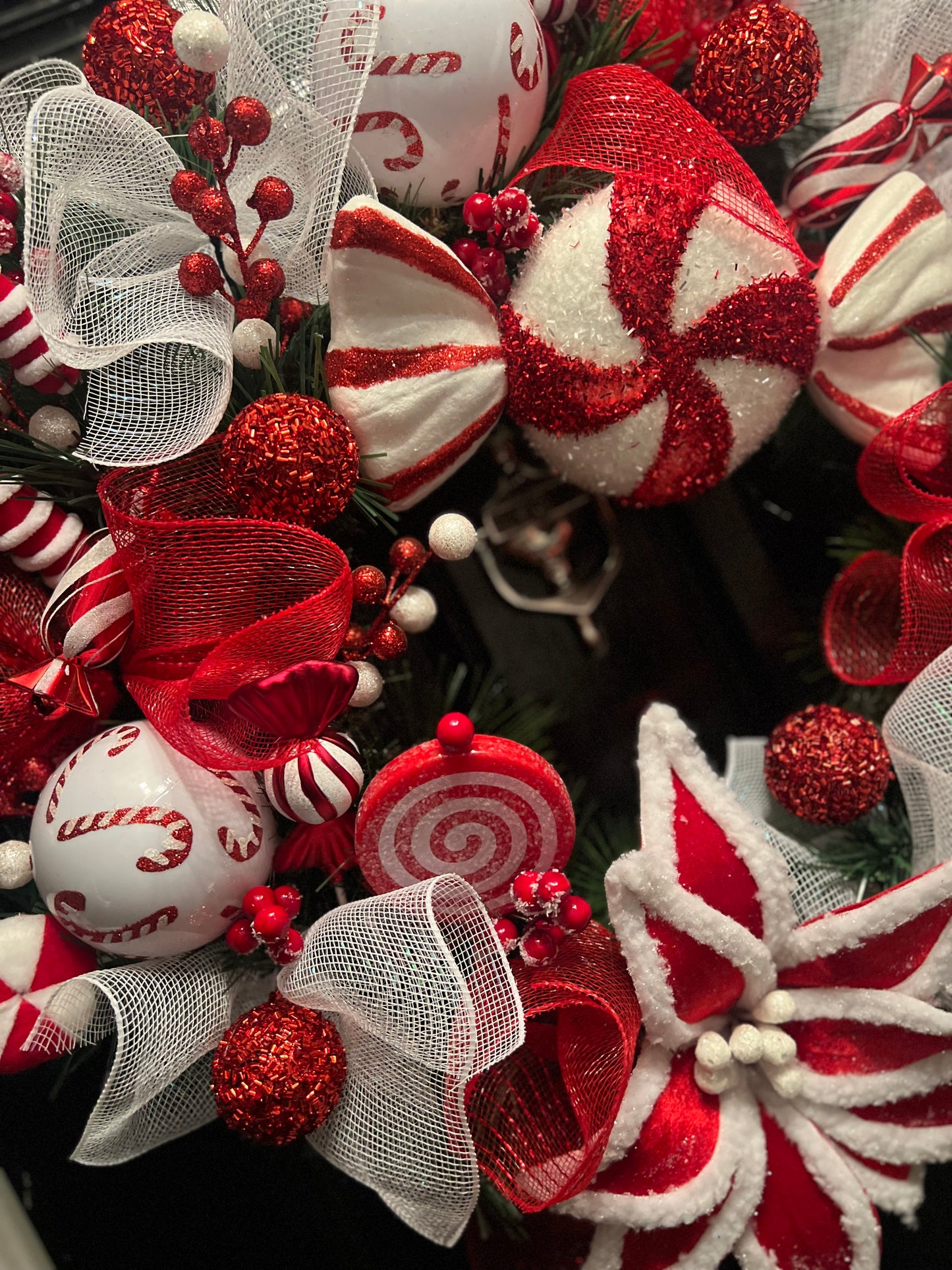 ***PRE ORDER -DESPATCH END 1ST WEEK DECEMBER*** 65cm DELUXE WREATH MESH RED WHITE CANDY