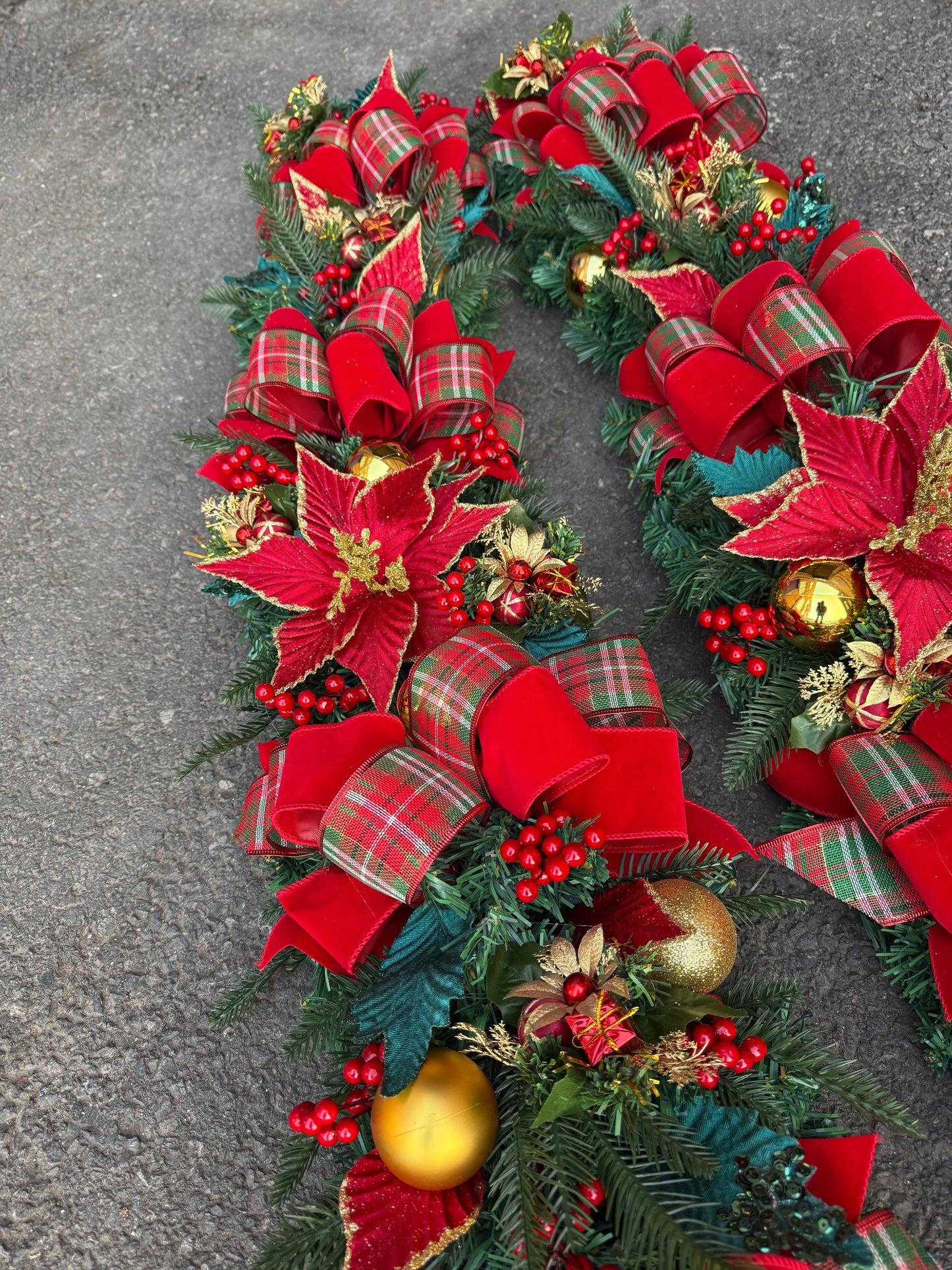 DELUXE TRADITIONAL RED GREEN GOLD 1.35metre GARLAND - PRE ORDER DESPATCH EARLY TO MID OCTOBER