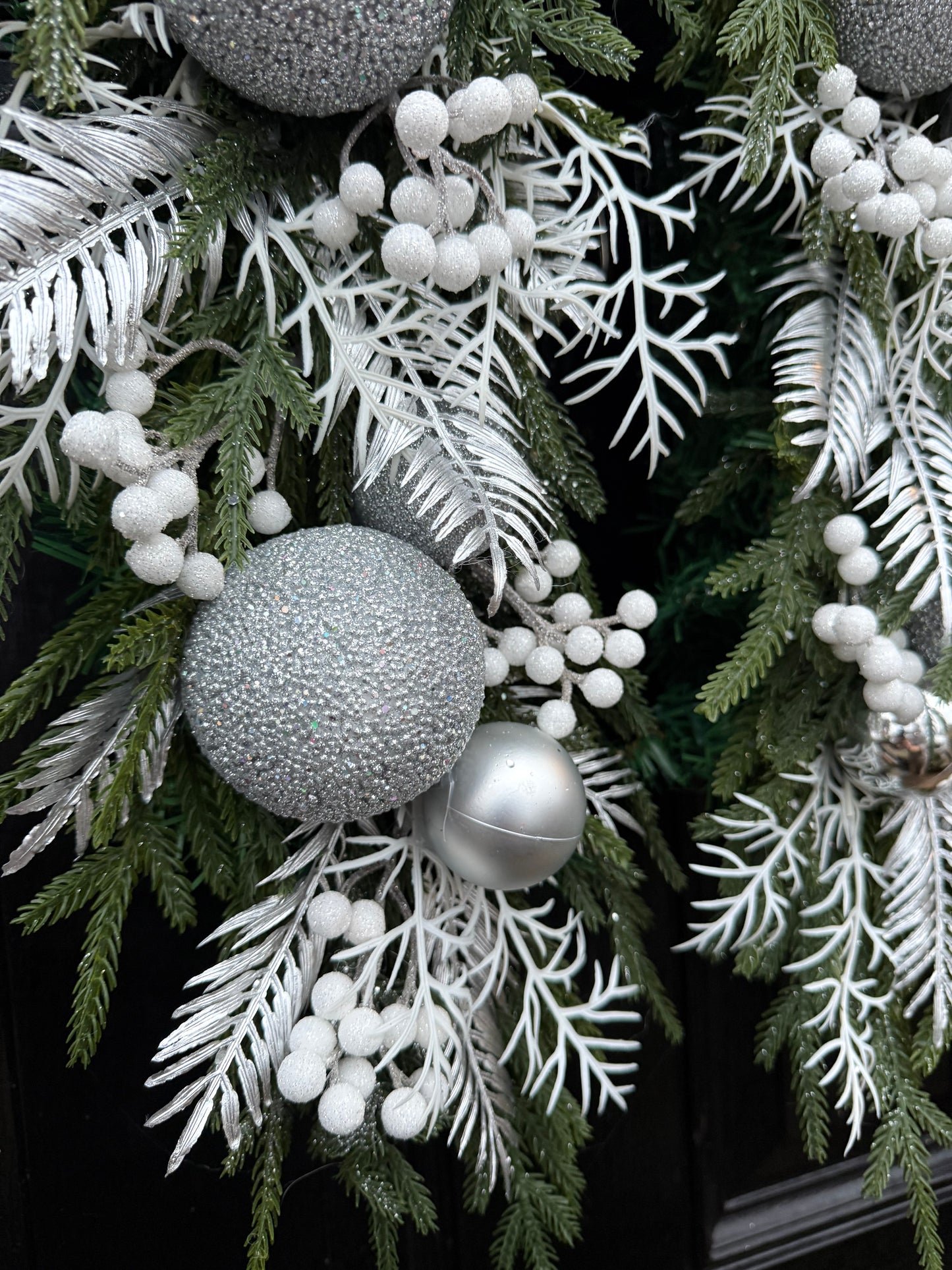 DELUXE SILVER GLITTER MIX WHITE  BERRY HORSESHOE SWAG - DESPATCH WITHIN 7 DAYS