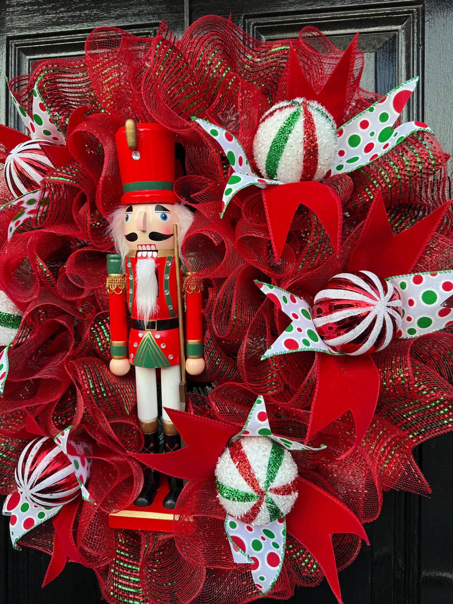 65cm RED/GREEN/WHITE MESH NUTCRACKER MIXED WREATH - IMMEDIATE DESPATCH