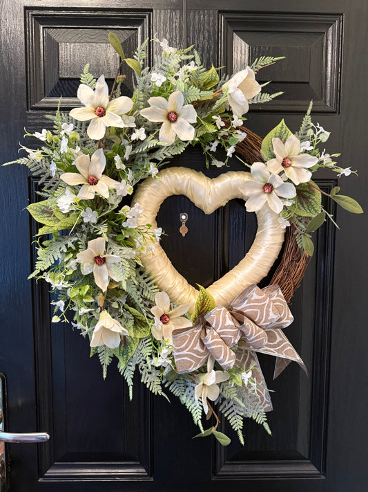 NEUTRAL FOLIAGE IVORY HEART MAGNOLIA ALL SEASON GRAPEVINE  WREATH