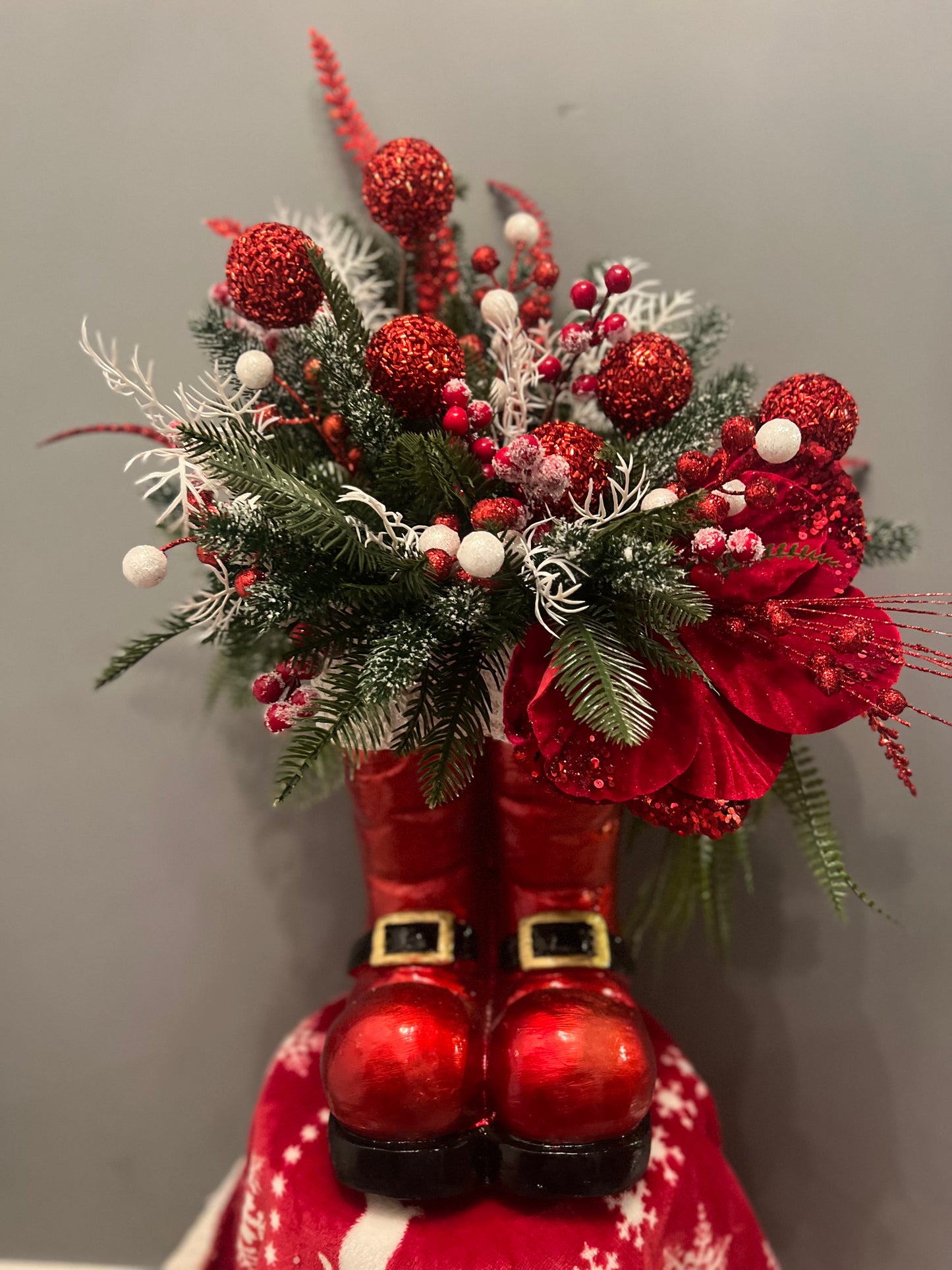 60cm POT SANTA BOOT FLORAL DISPLAY