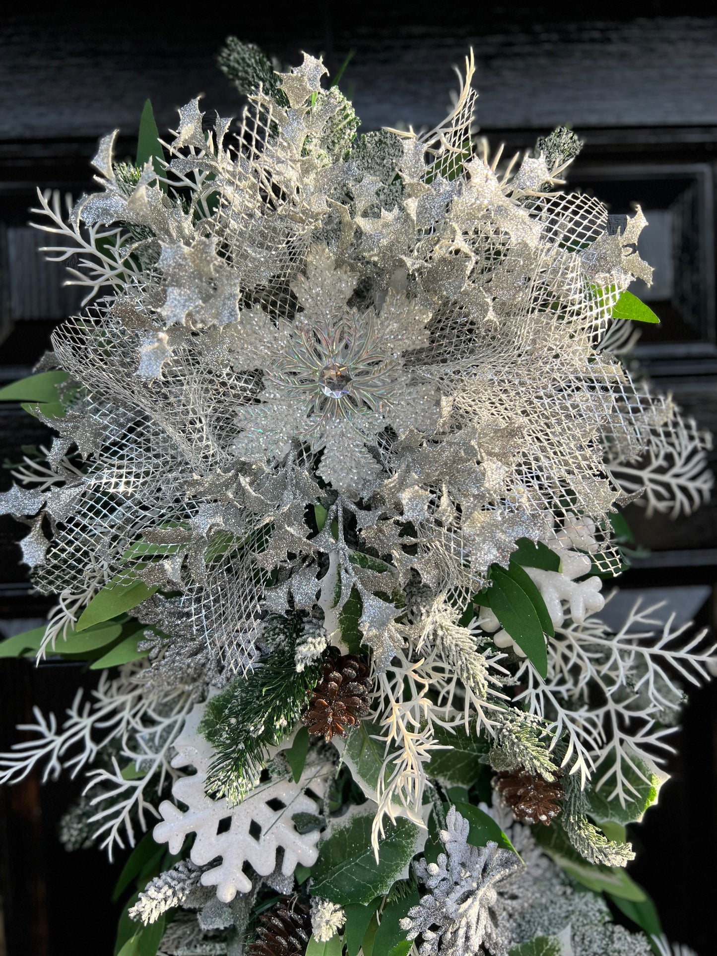 CHRISTMAS SILVER/WHITE SNOWFLAKE DOOR SWAG - IMMEDIATE DESPATCH