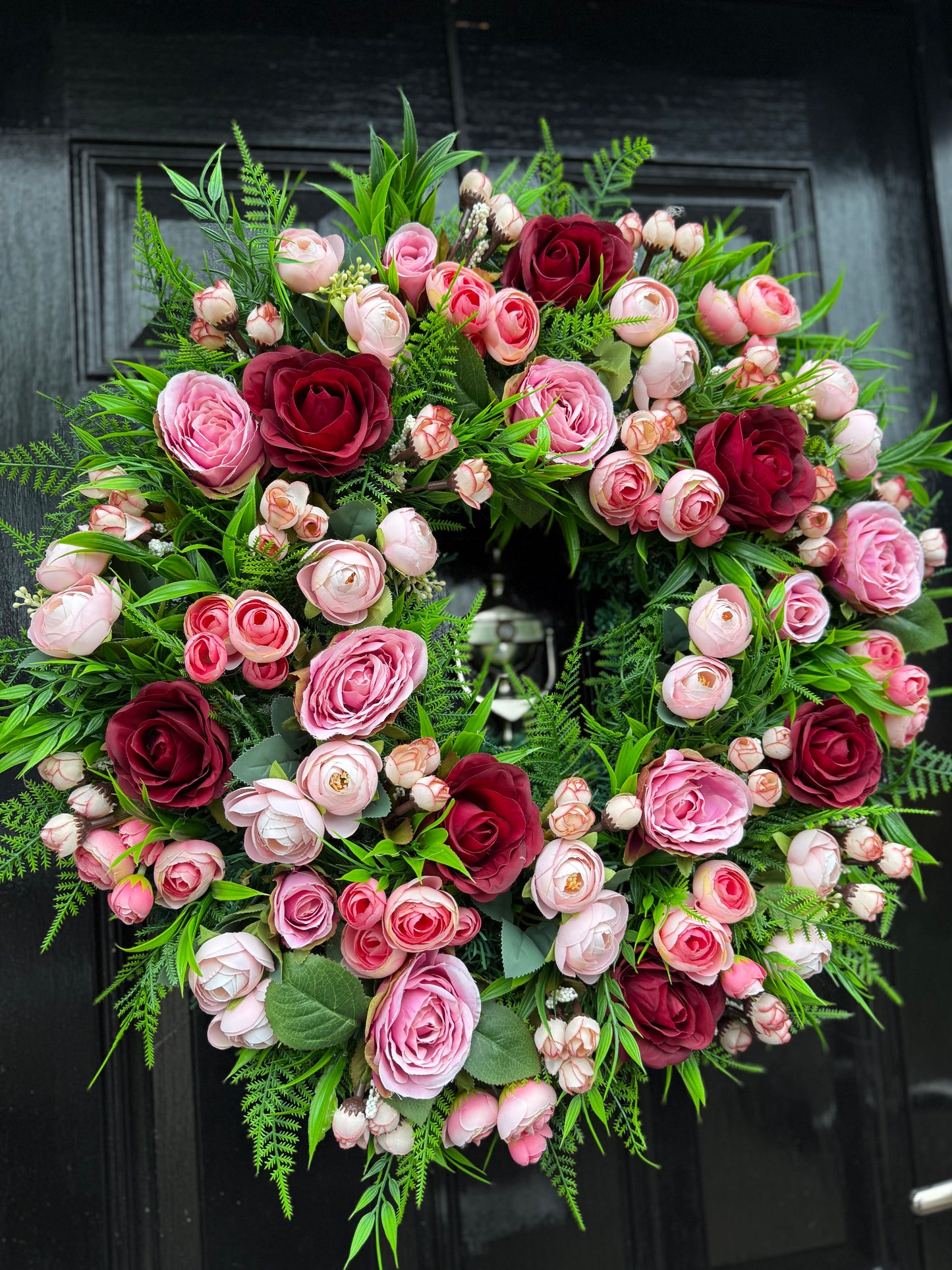 60cm DELUXE THICK FOLIAGE AND MIXED MIXED PINK / BURGUNDY RANUNCULUS ROSE WREATH