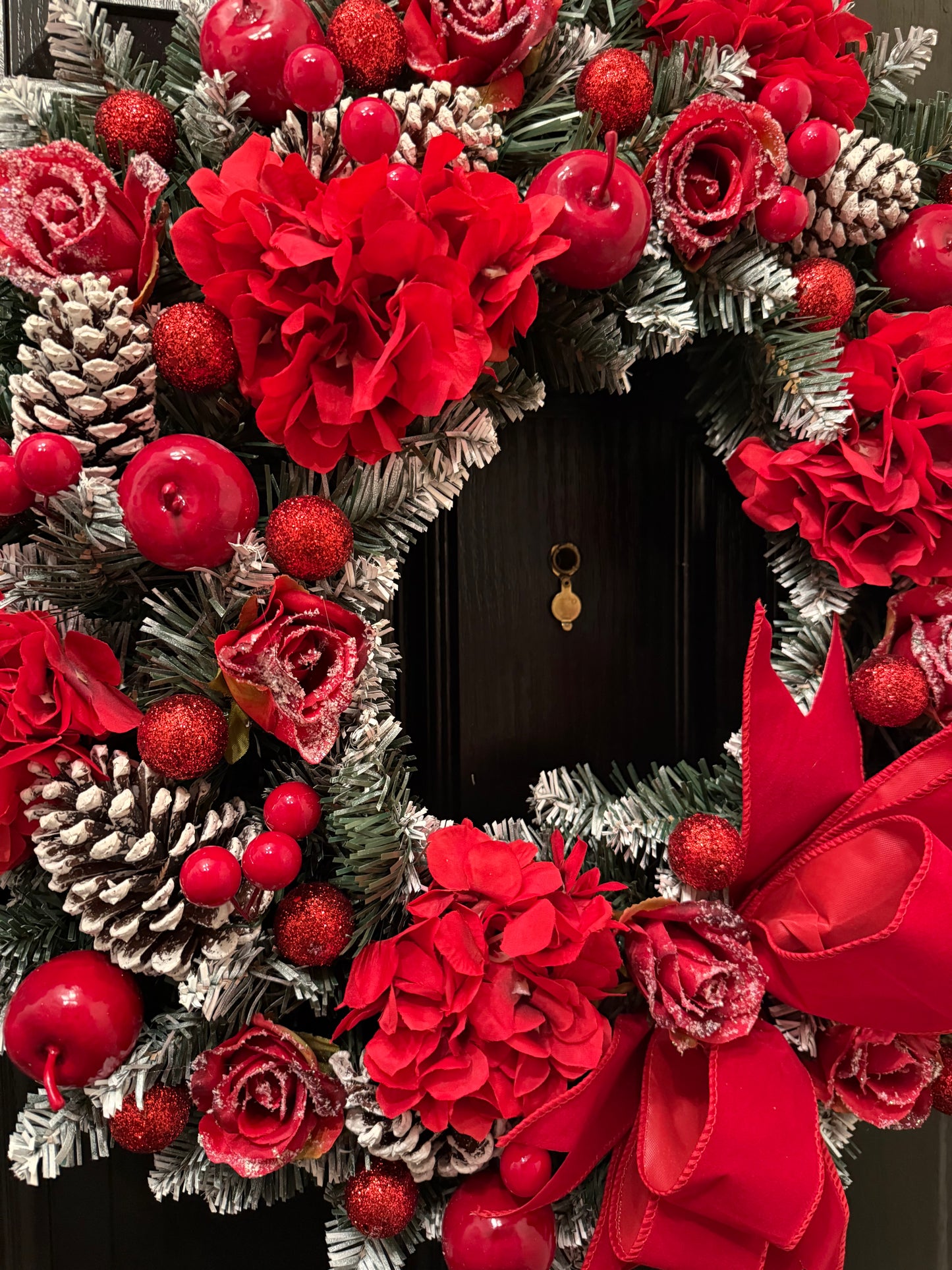 60cm DELUXE FOLIAGE TRADITIONAL APPLE FROSTED ROSE VERY BERRY WREATH - IMMEDIATE DESPATCH