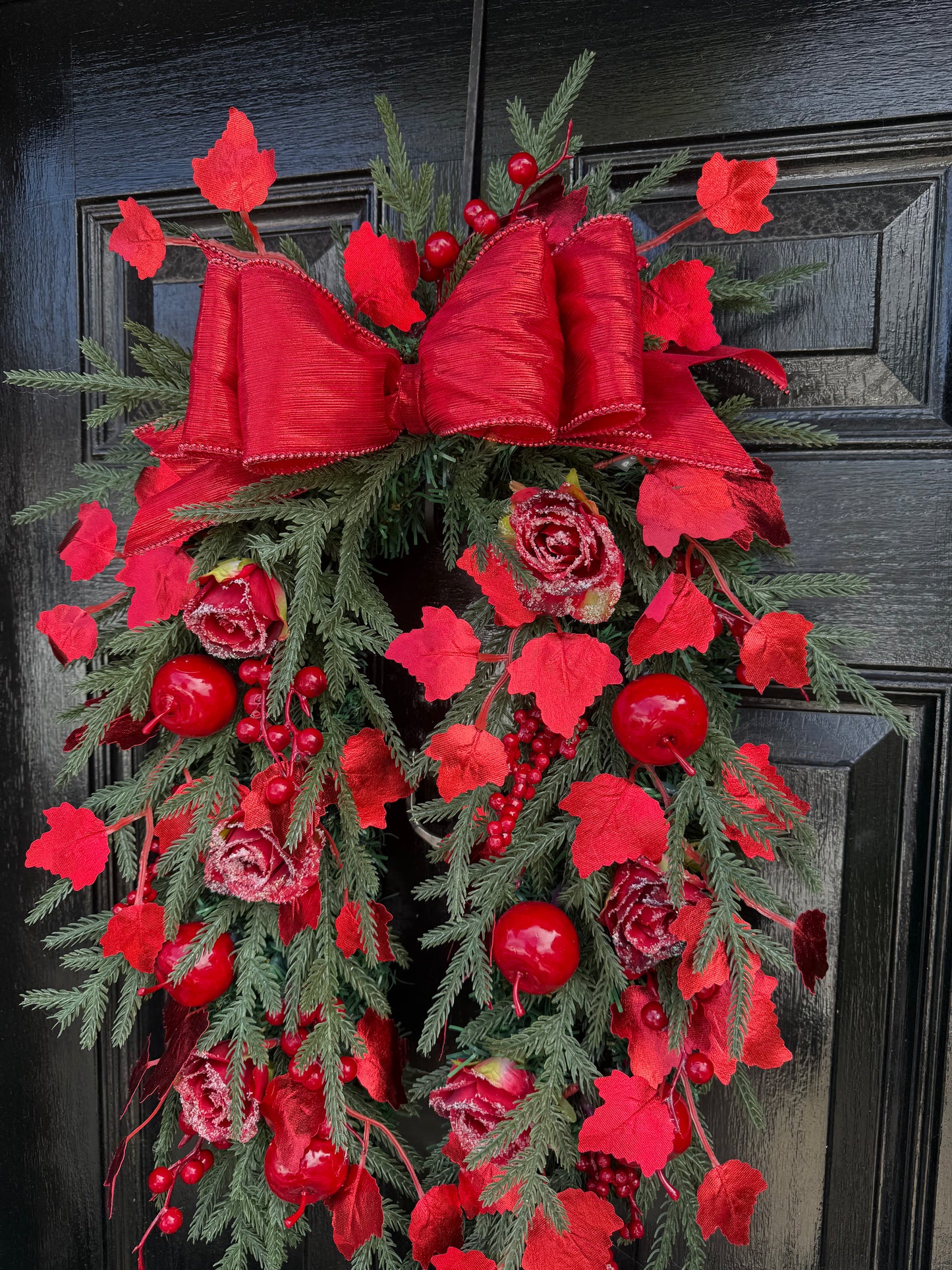 DELUXE RED BERRY ROSE HORSESHOE SWAG