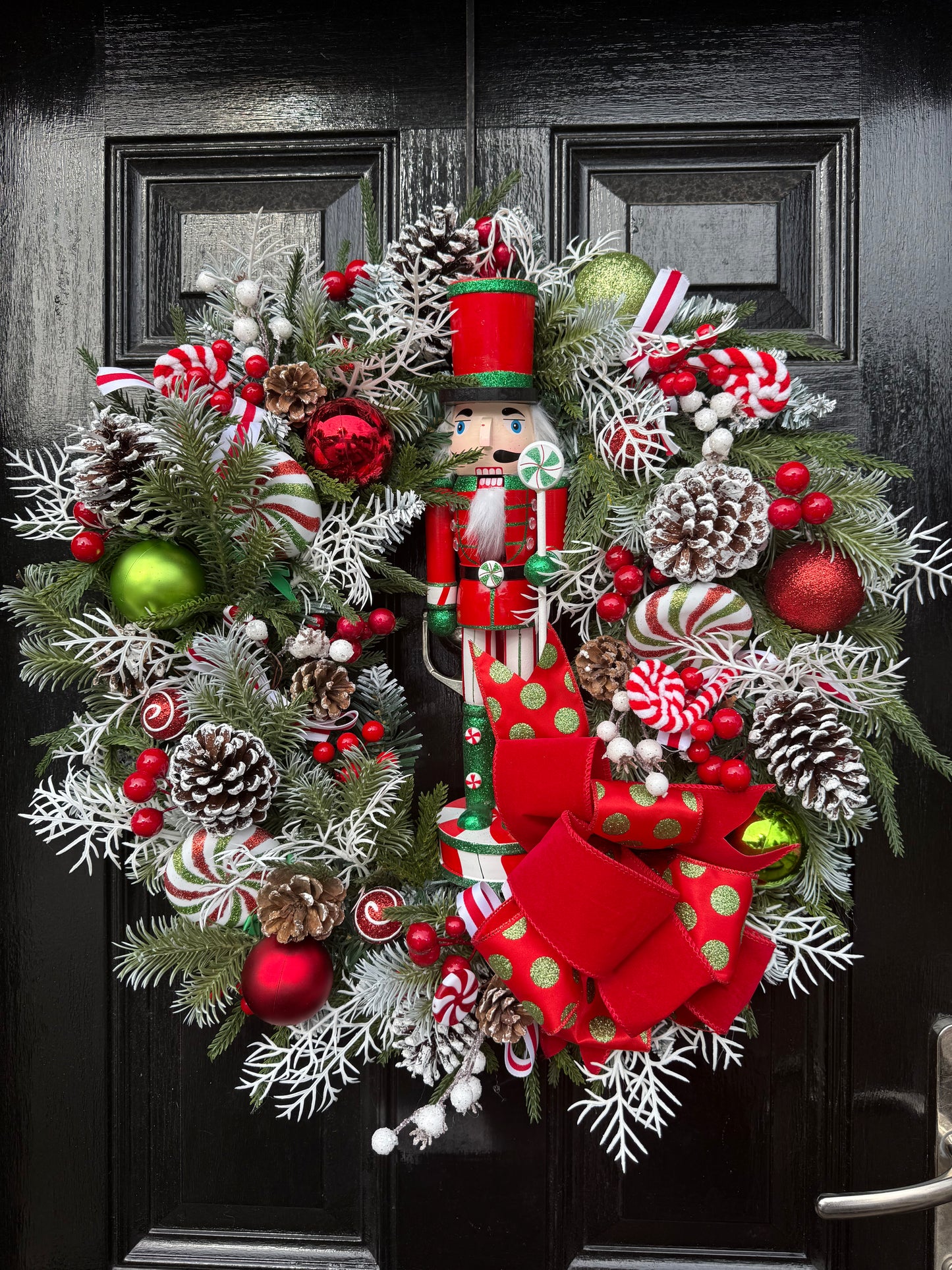 65cm FROSTED GREEN/RED NUTCRACKER CANDY CANE MIXED WREATH - IMMEDIATE DESPATCH