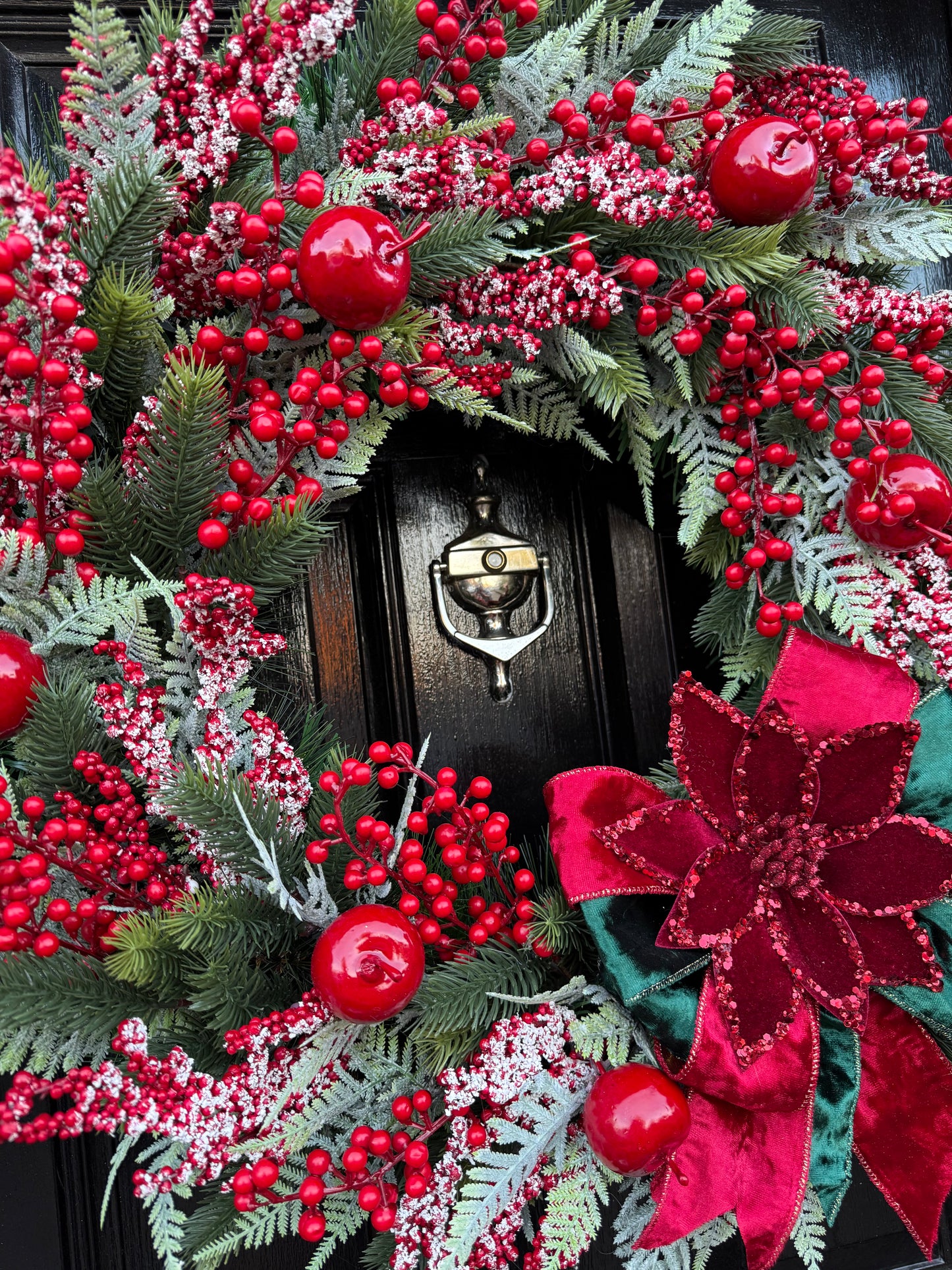 65cm DELUXE TRADITIONAL GREEN / RED POINSETTIA WREATH
